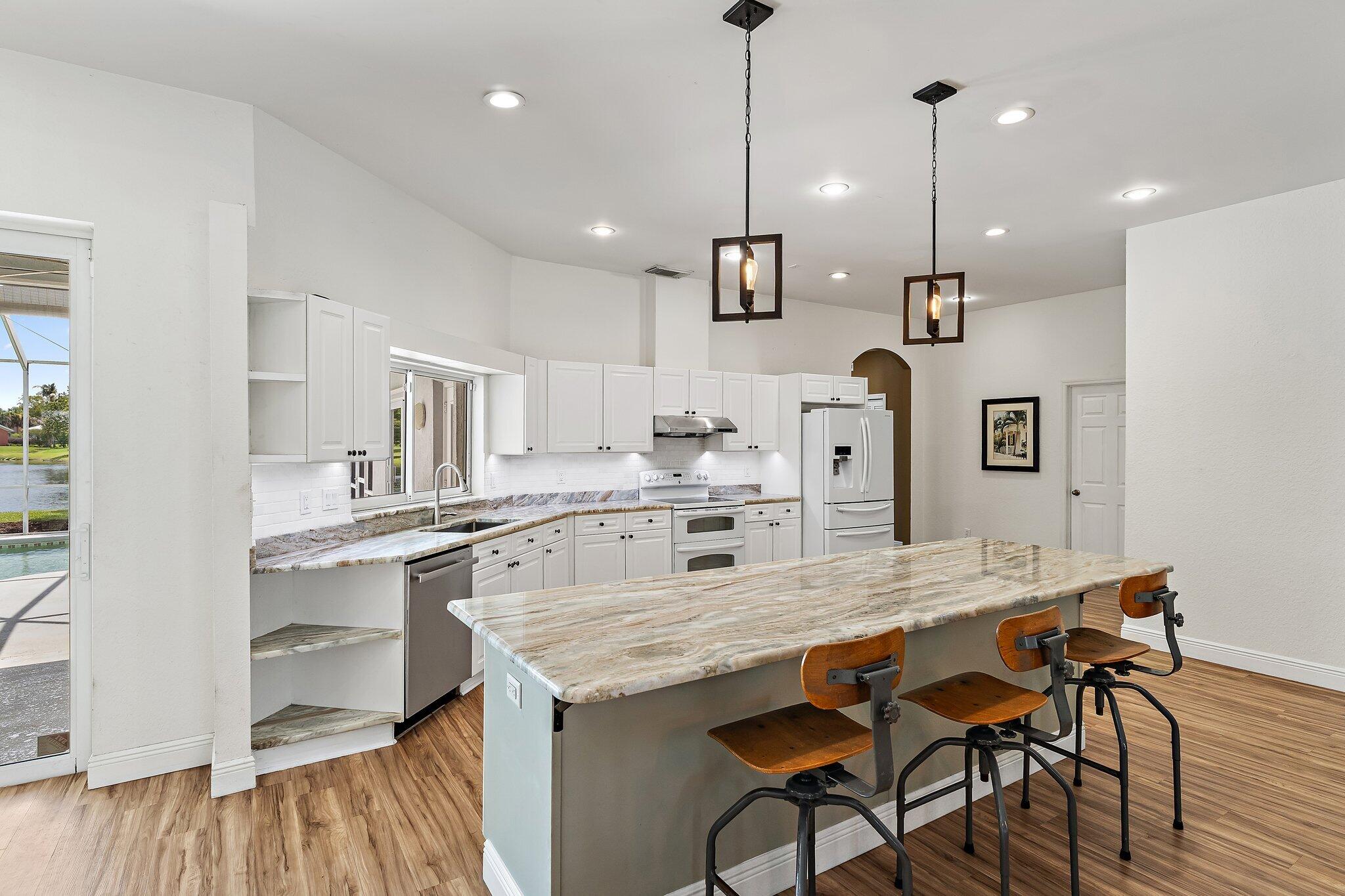 2108 Sw Oakwater Point Property Photo 15