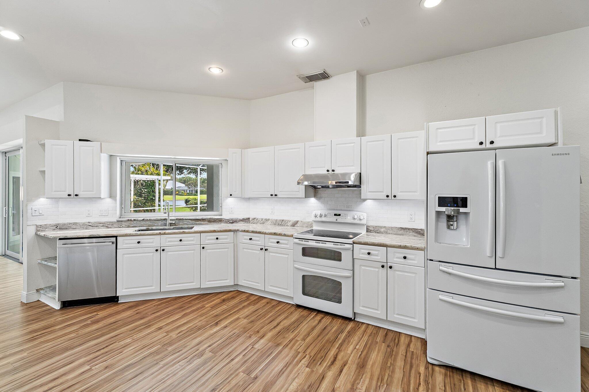 2108 Sw Oakwater Point Property Photo 17