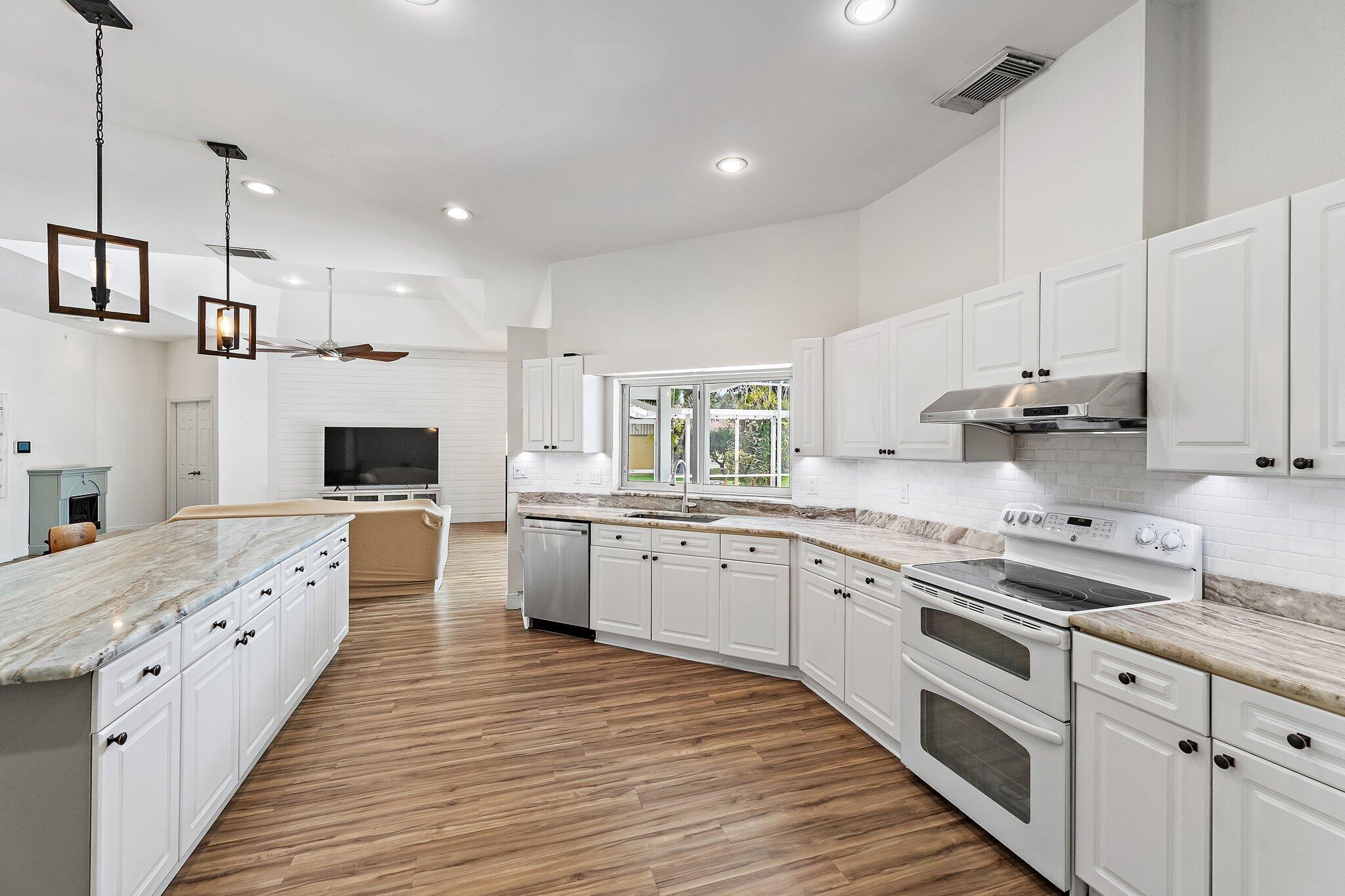 2108 Sw Oakwater Point Property Photo 18
