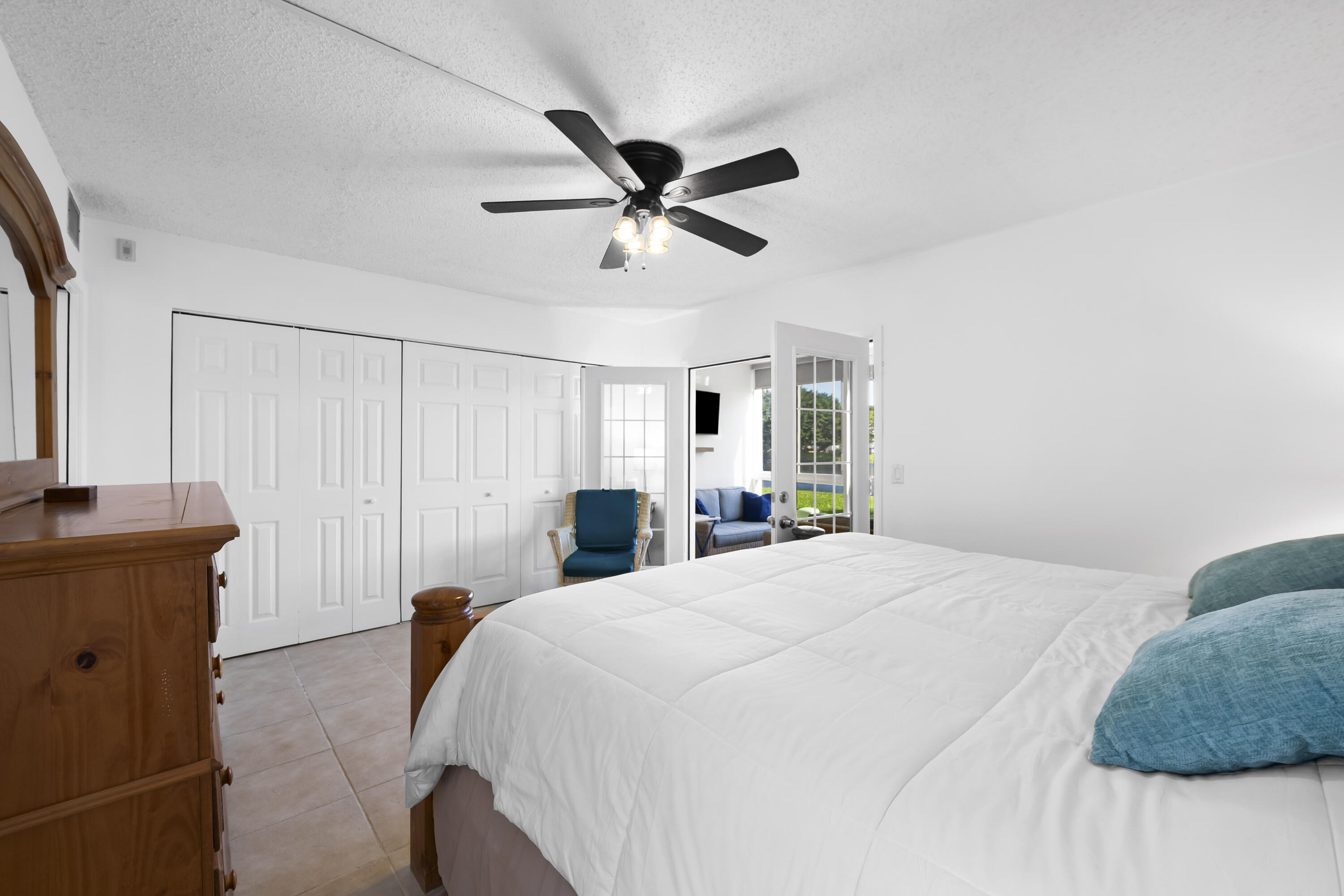 1111 Cambridge E Property Photo 9