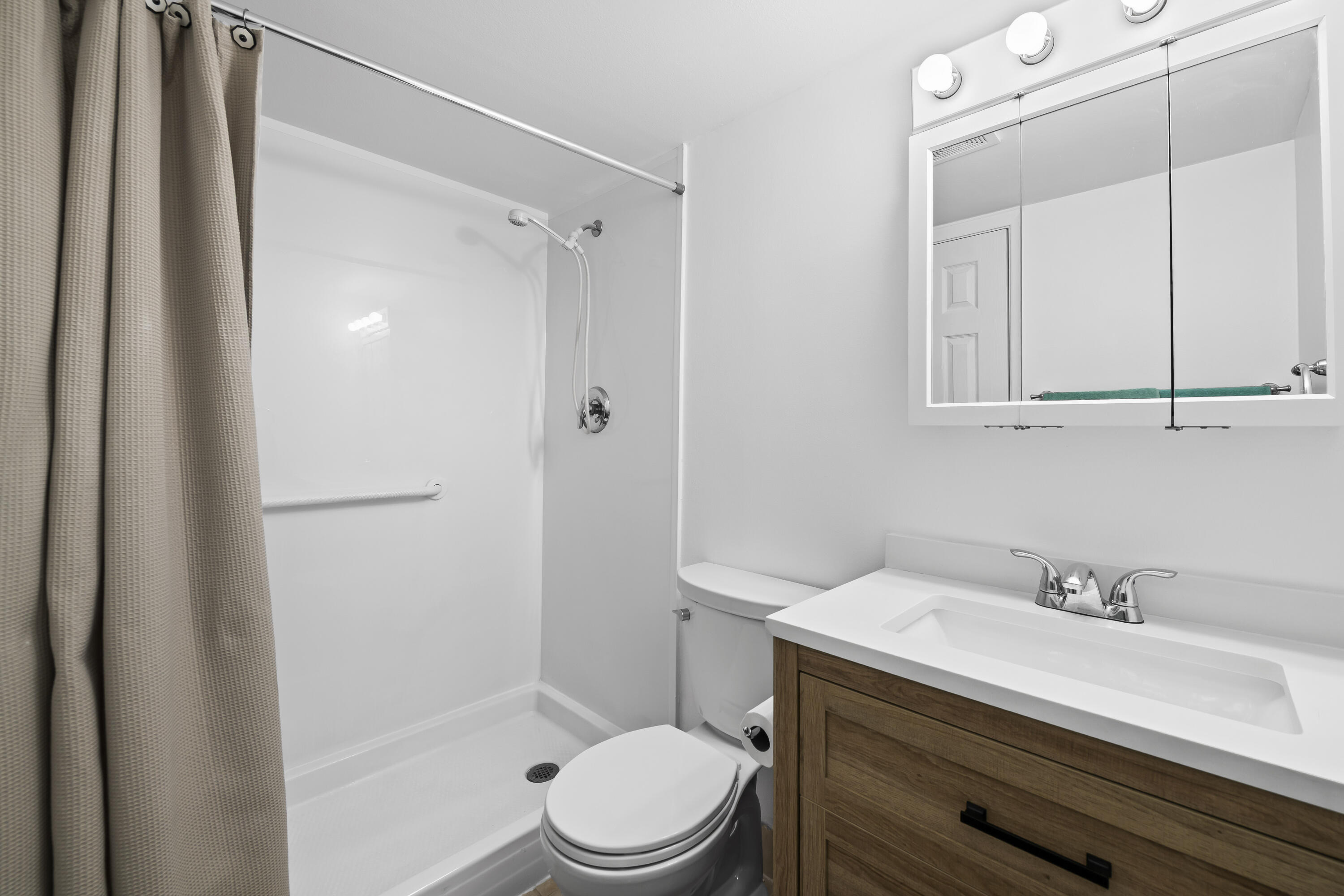 1111 Cambridge E Property Photo 11