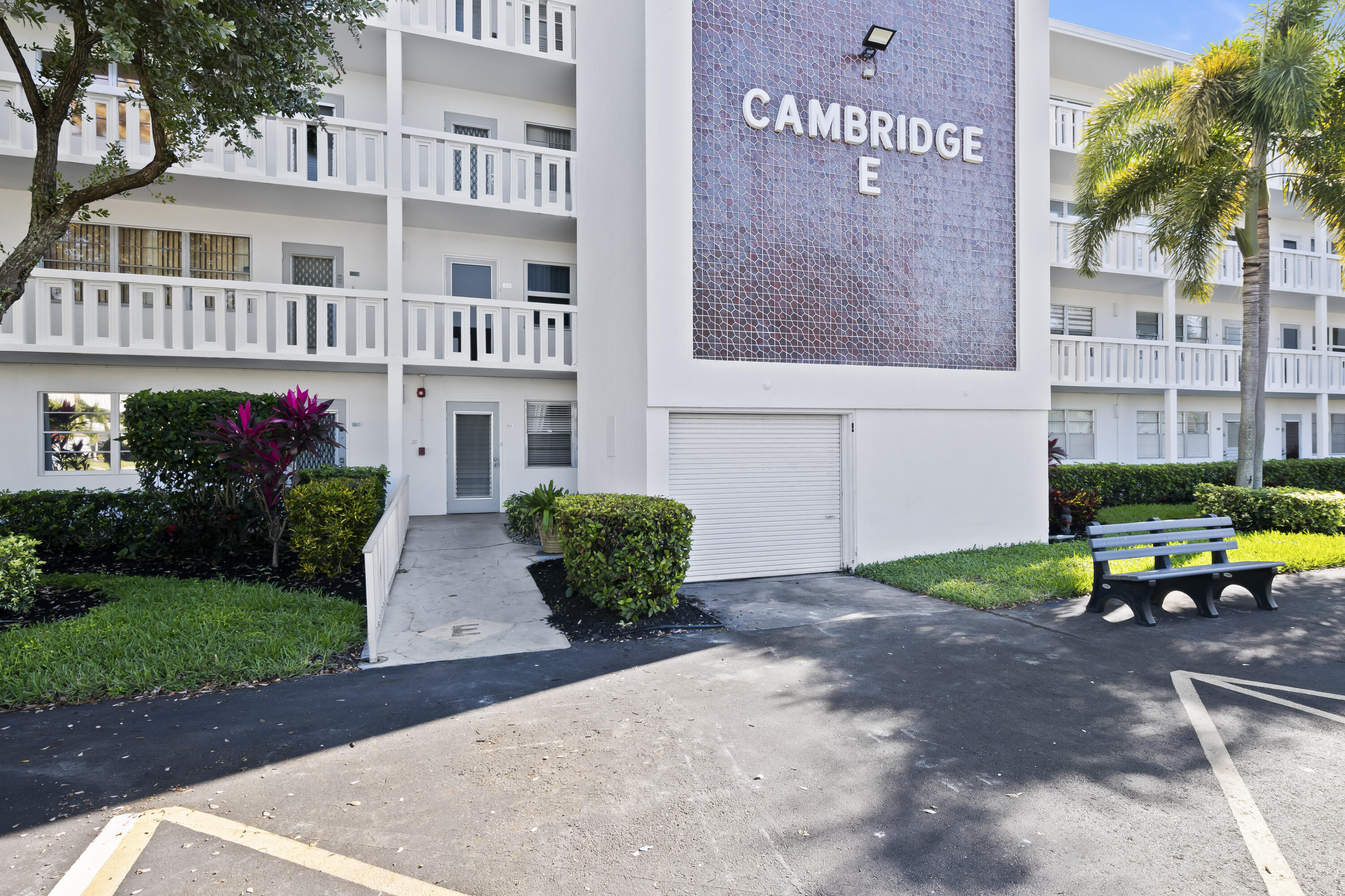 1111 Cambridge E Property Photo 21