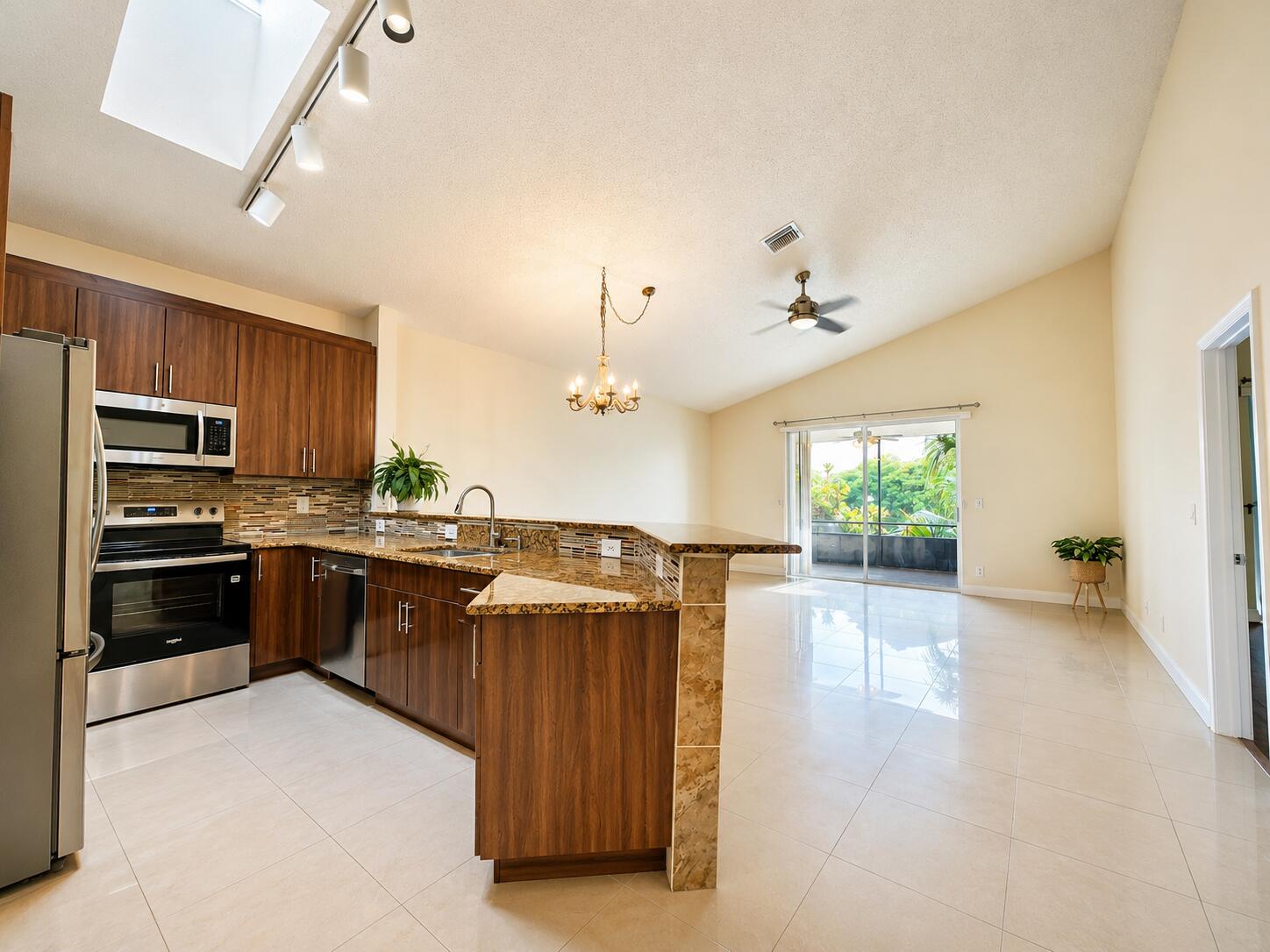 7705 Forest Green Lane Property Photo 3