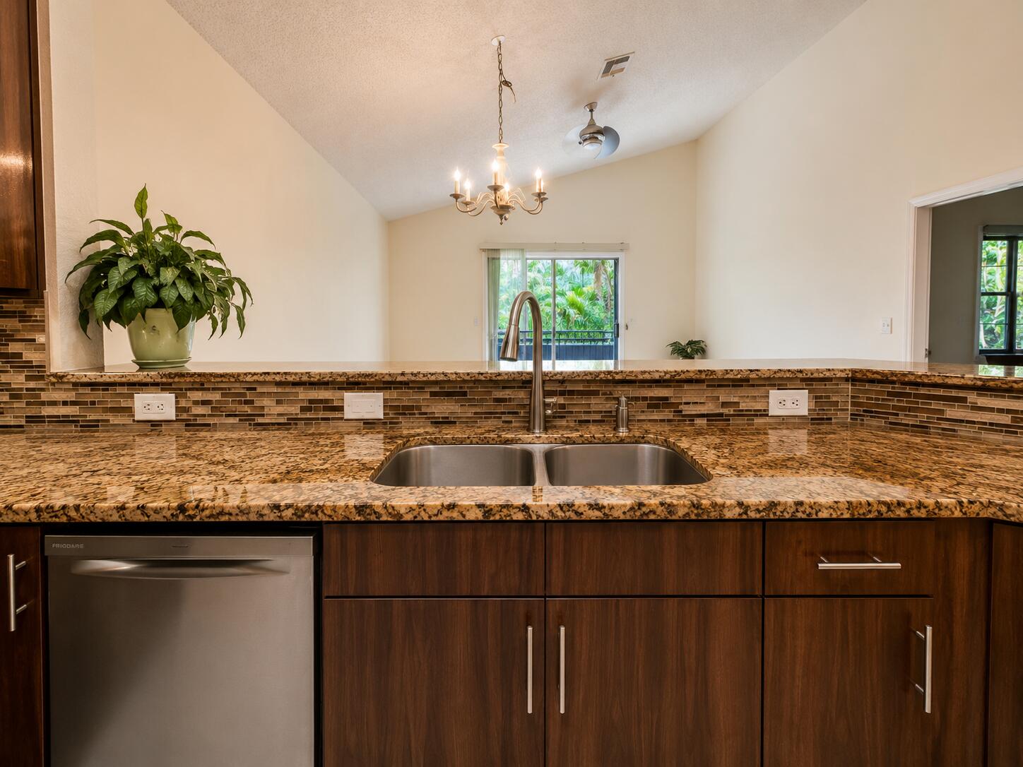 7705 Forest Green Lane Property Photo 11
