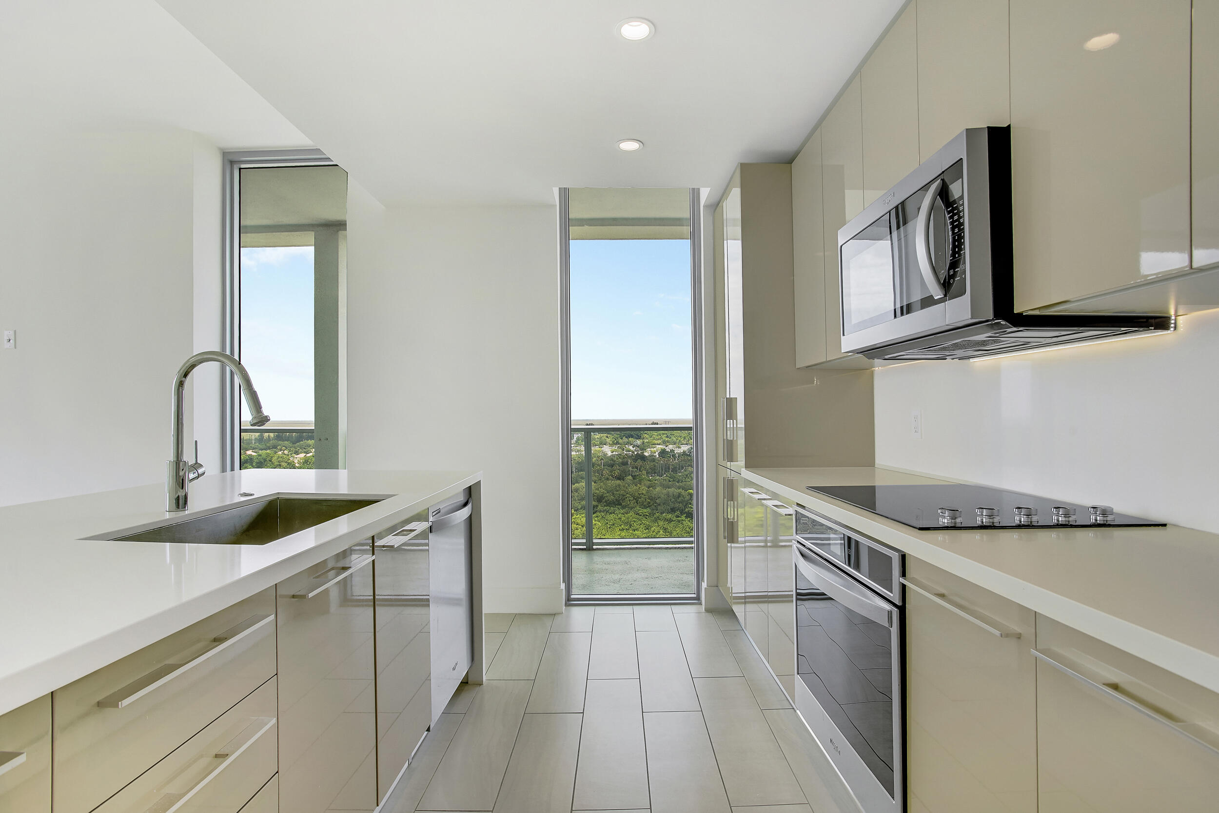 2000 Metropica Way 1503 Property Photo 3