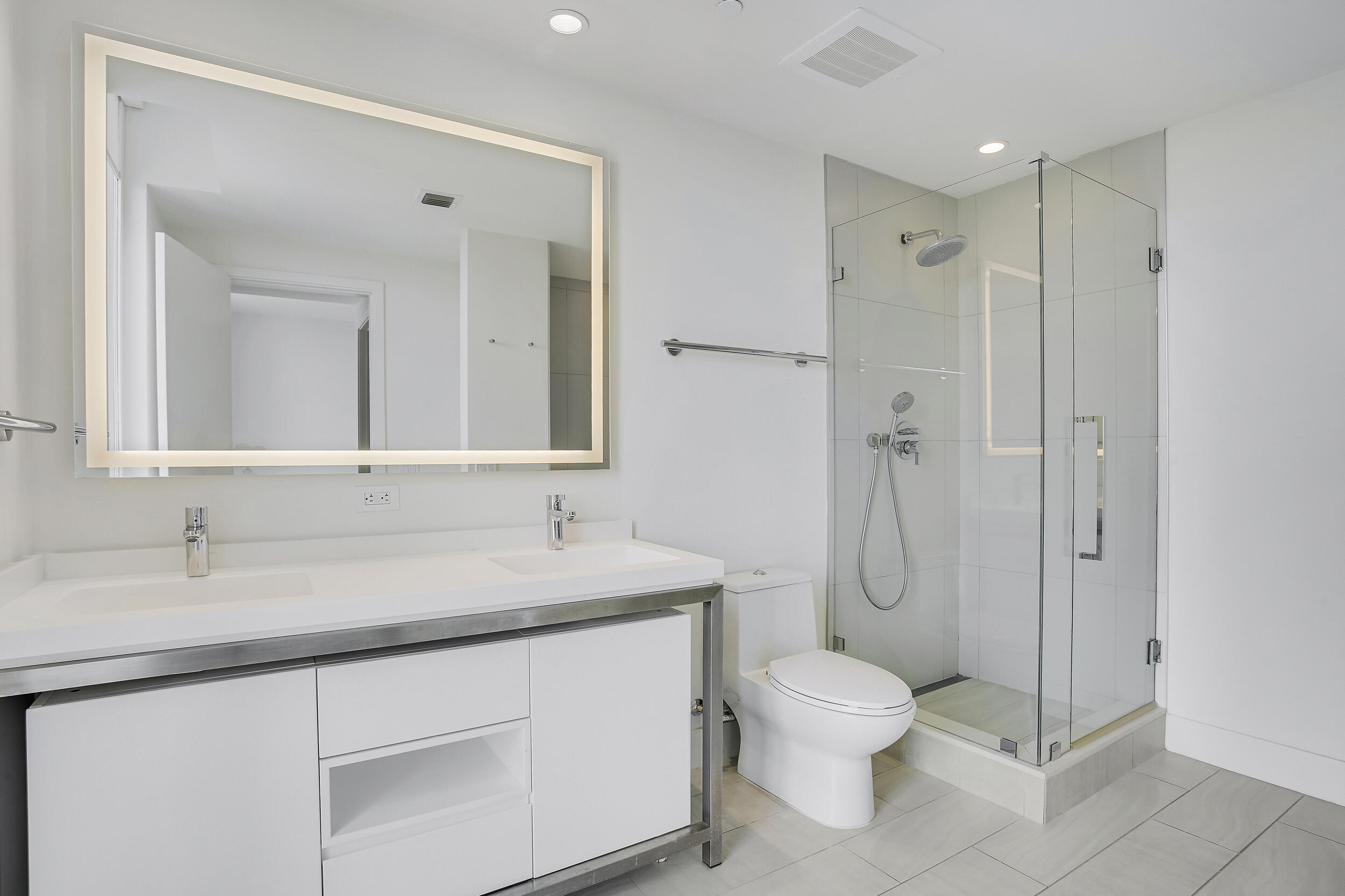 2000 Metropica Way 1503 Property Photo 4