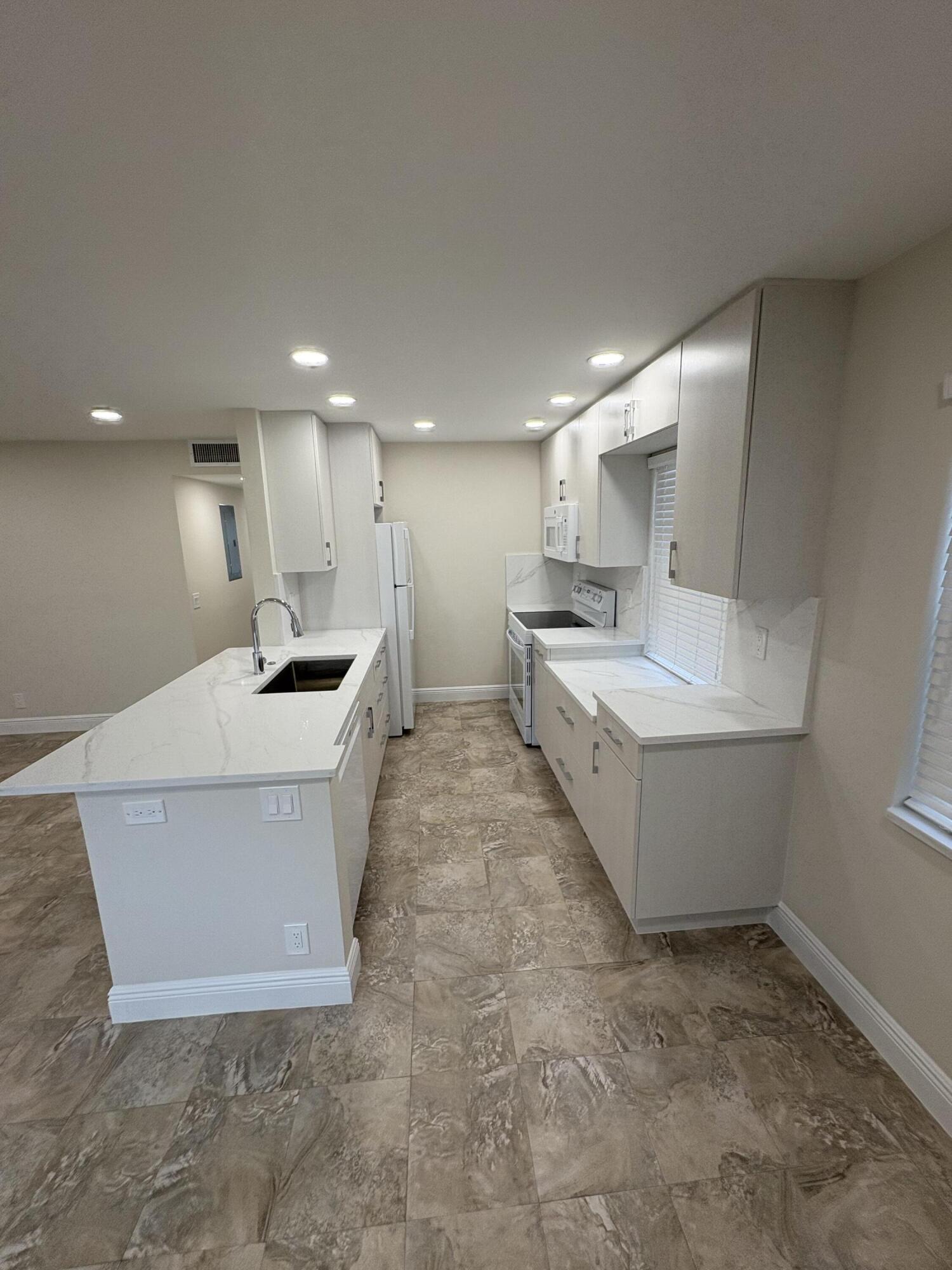883 Normandy Lane 883 Property Photo 10