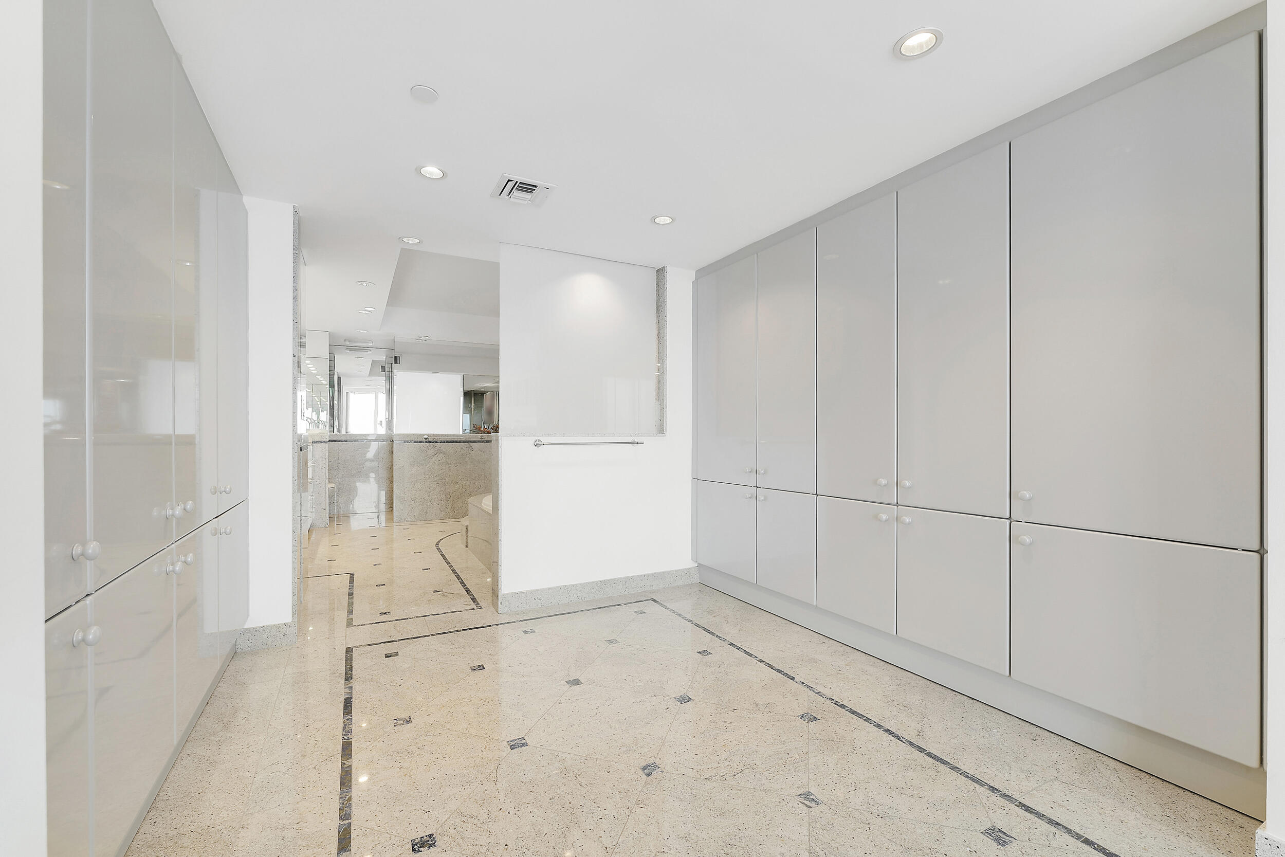 529 S Flagler Drive 24e Property Photo 10