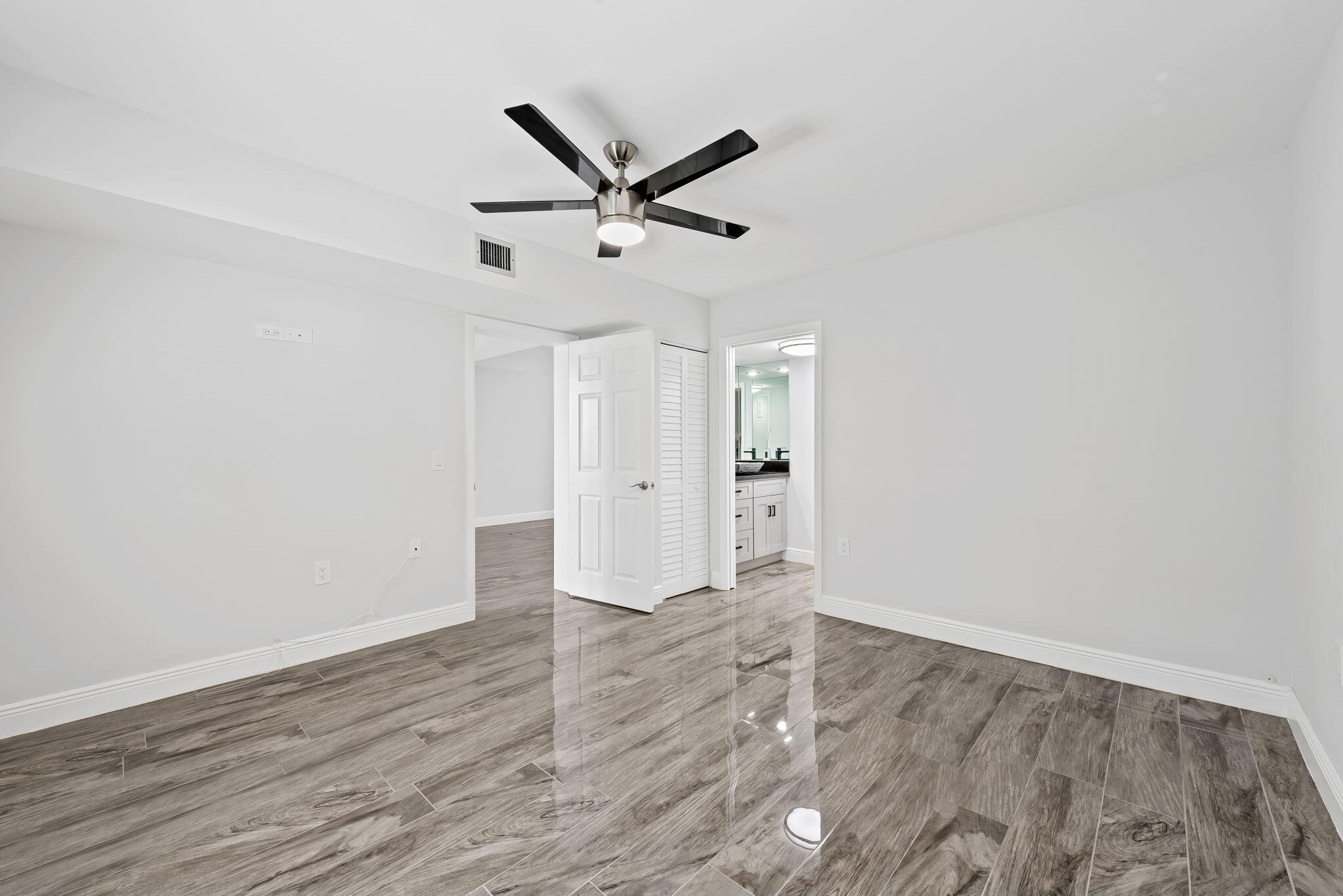 1502 Whitehall Drive 403 Property Photo 10