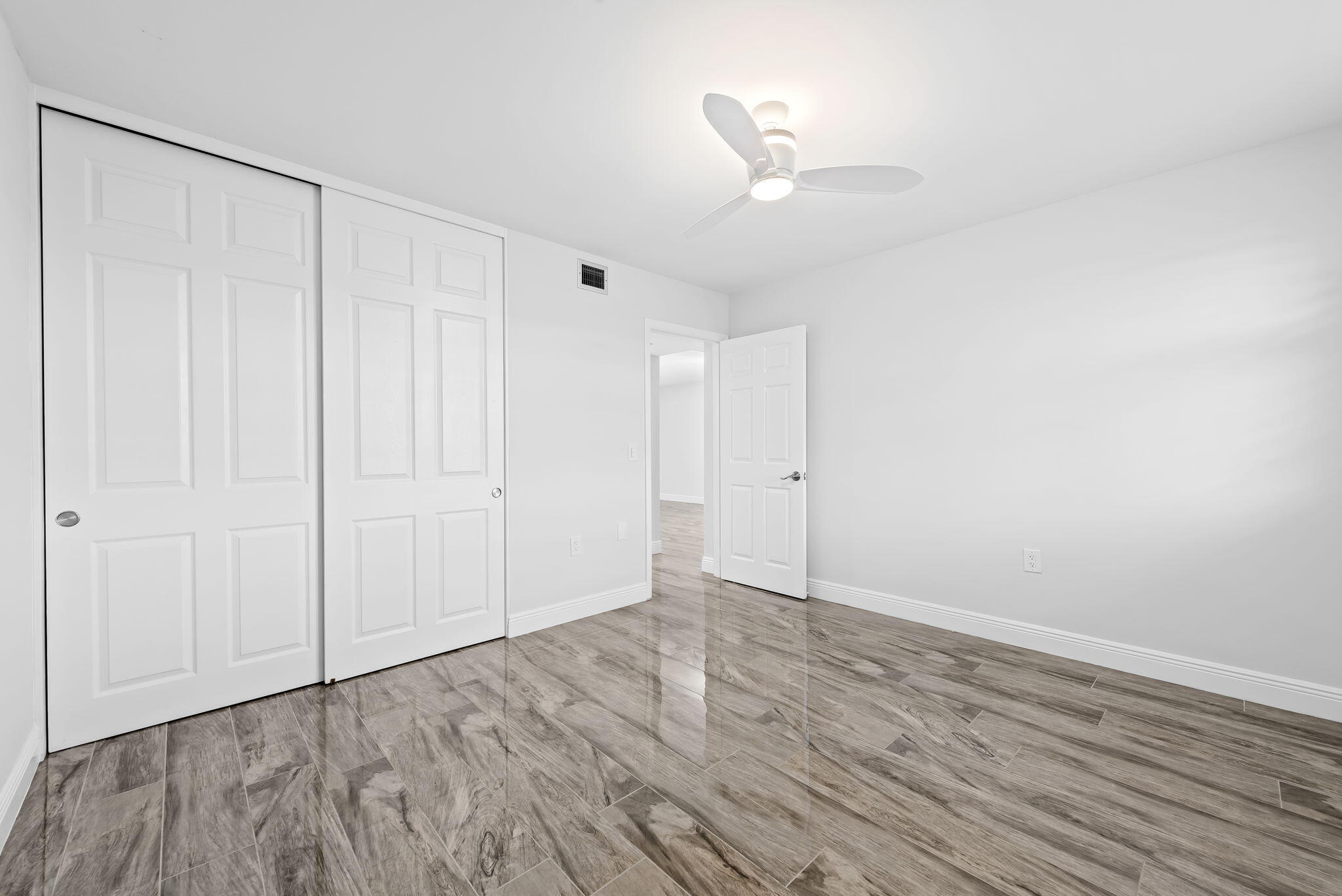 1502 Whitehall Drive 403 Property Photo 16