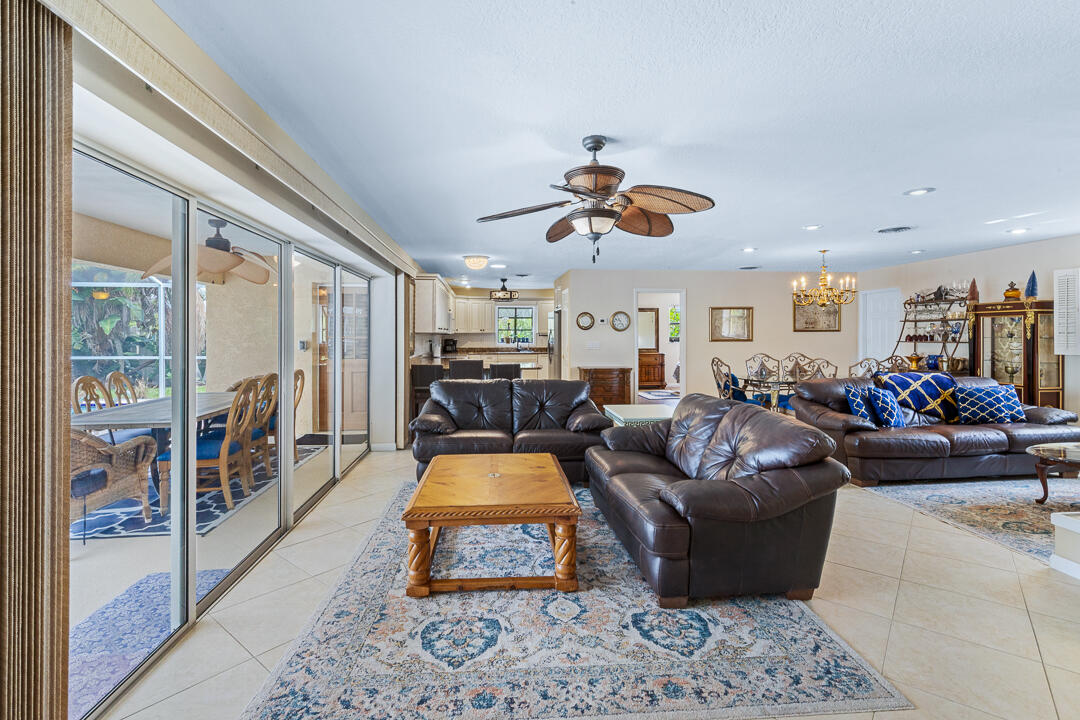 622 Sw Pine Tree Lane Property Photo 13