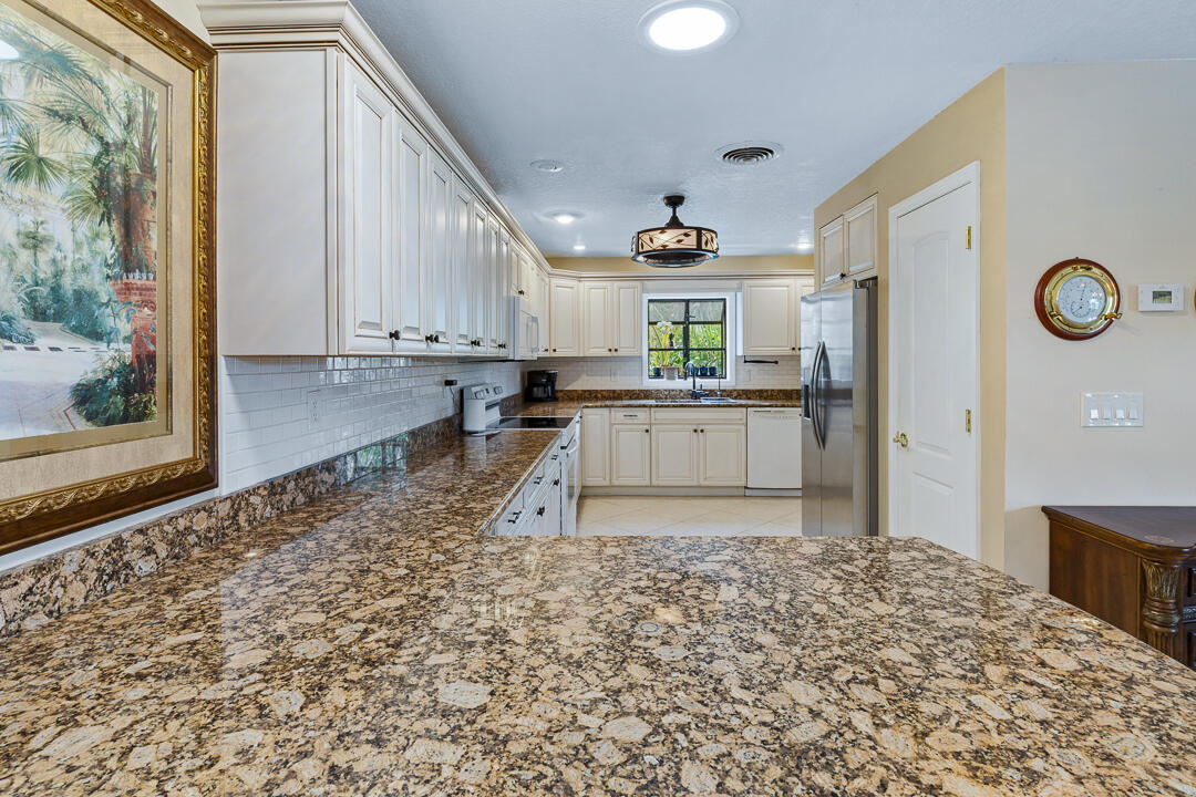 622 Sw Pine Tree Lane Property Photo 17