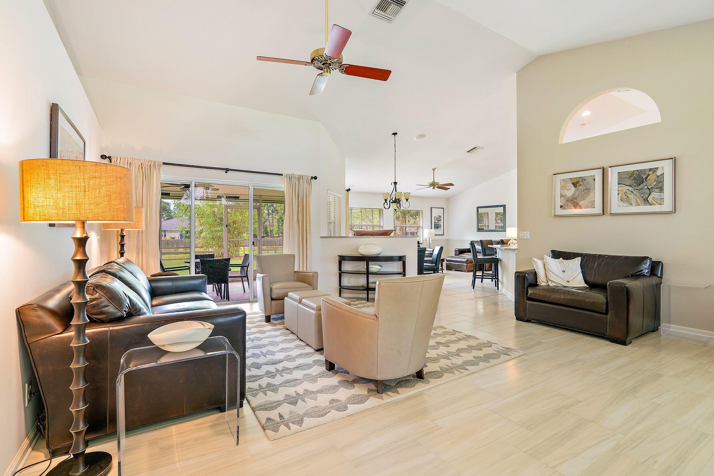 12122 78th Place N Property Photo 6