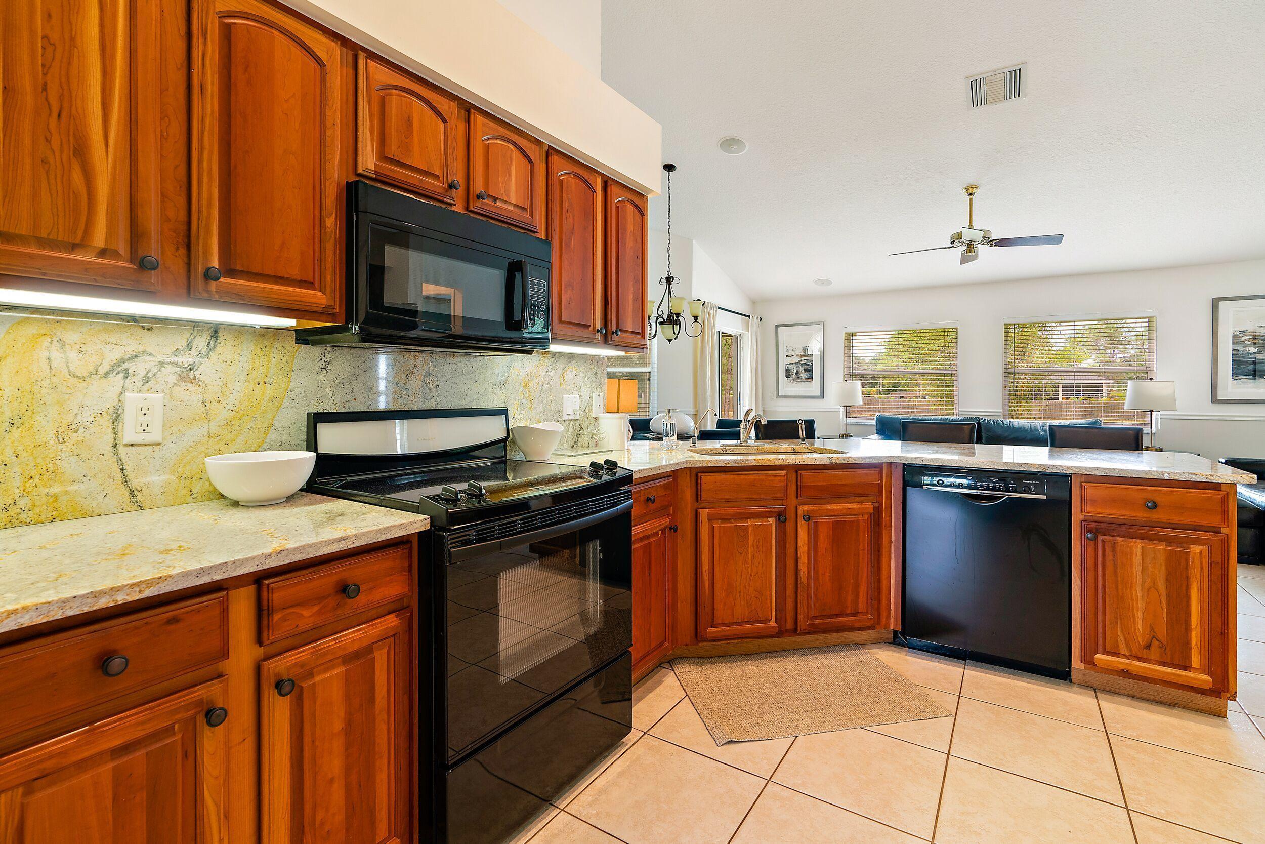 12122 78th Place N Property Photo 8