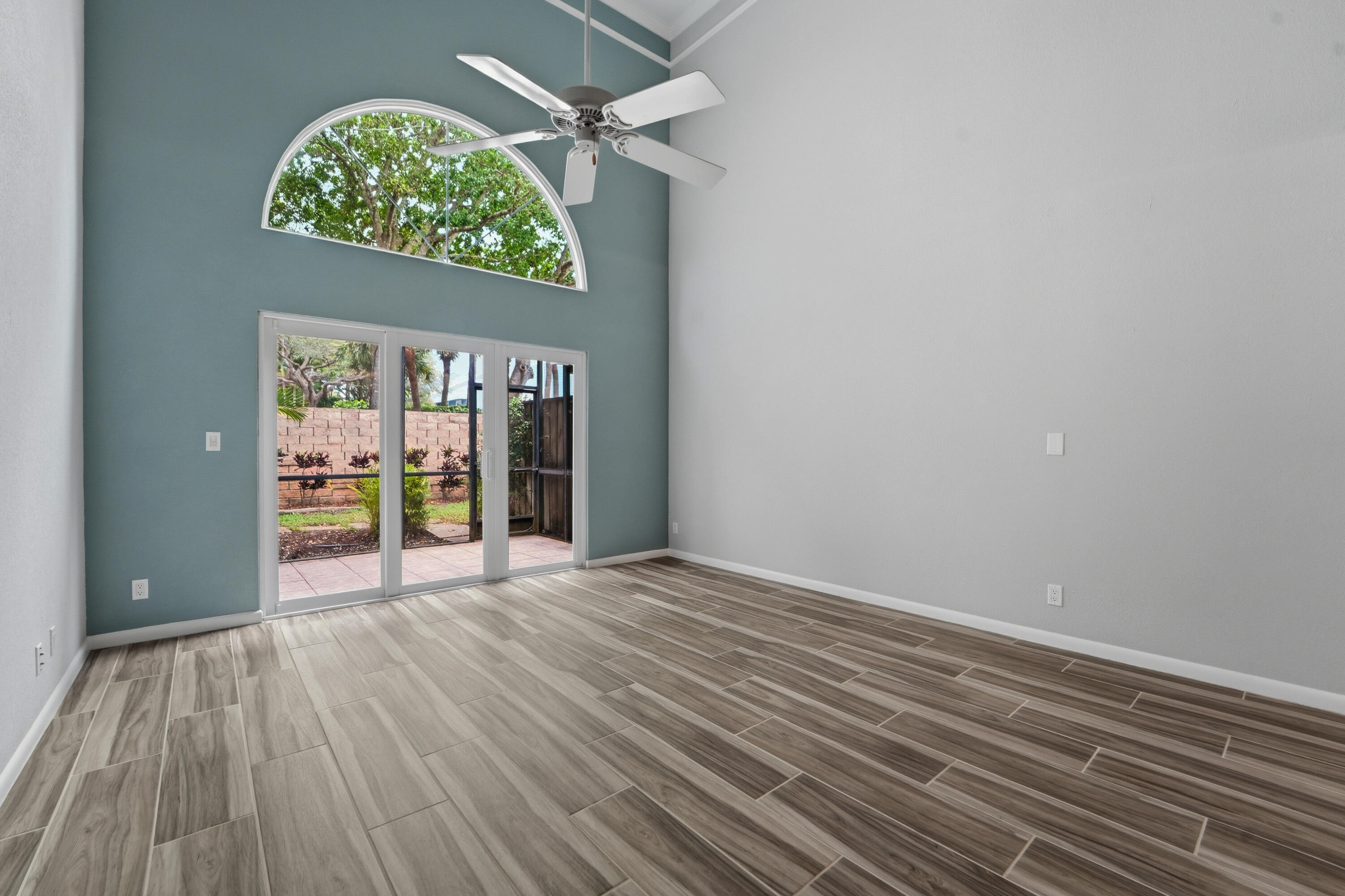 127 Ocean Dunes Circle Property Photo 2