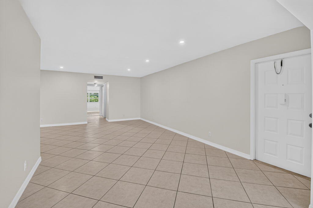 5073 Lakefront Boulevard C Property Photo 5