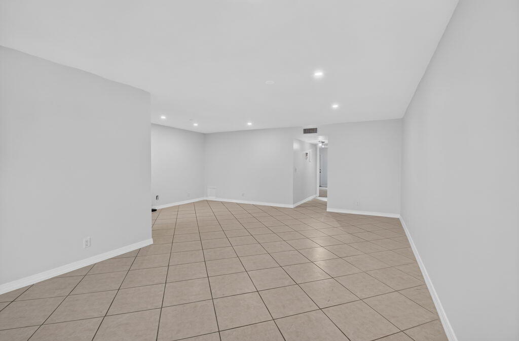 5073 Lakefront Boulevard C Property Photo 9