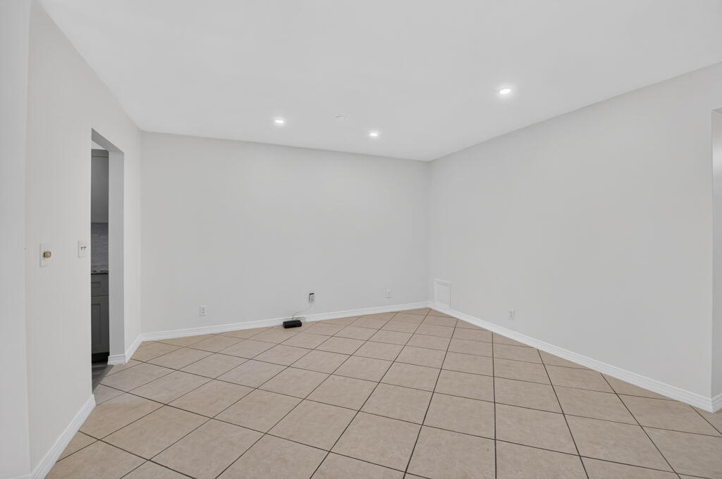 5073 Lakefront Boulevard C Property Photo 11