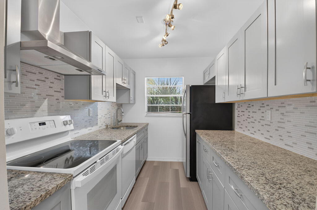 5073 Lakefront Boulevard C Property Photo 12
