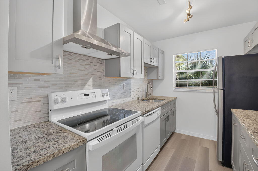 5073 Lakefront Boulevard C Property Photo 13