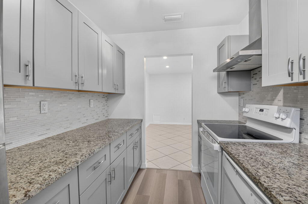 5073 Lakefront Boulevard C Property Photo 14