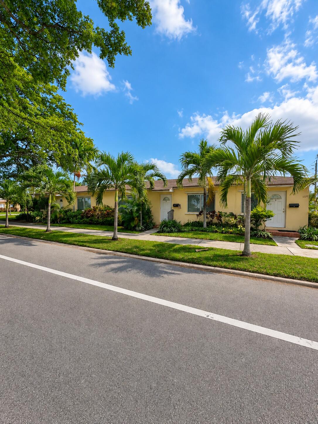 1220 S 20TH Avenue Property Photo 1