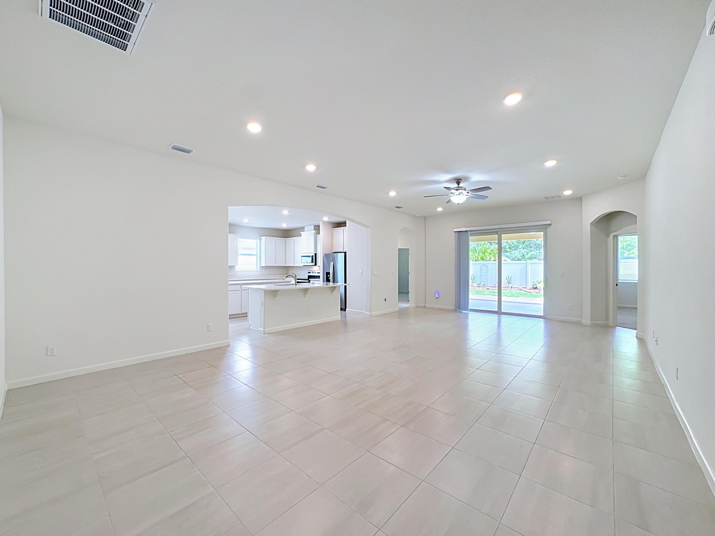 111 52nd Square Property Photo 15