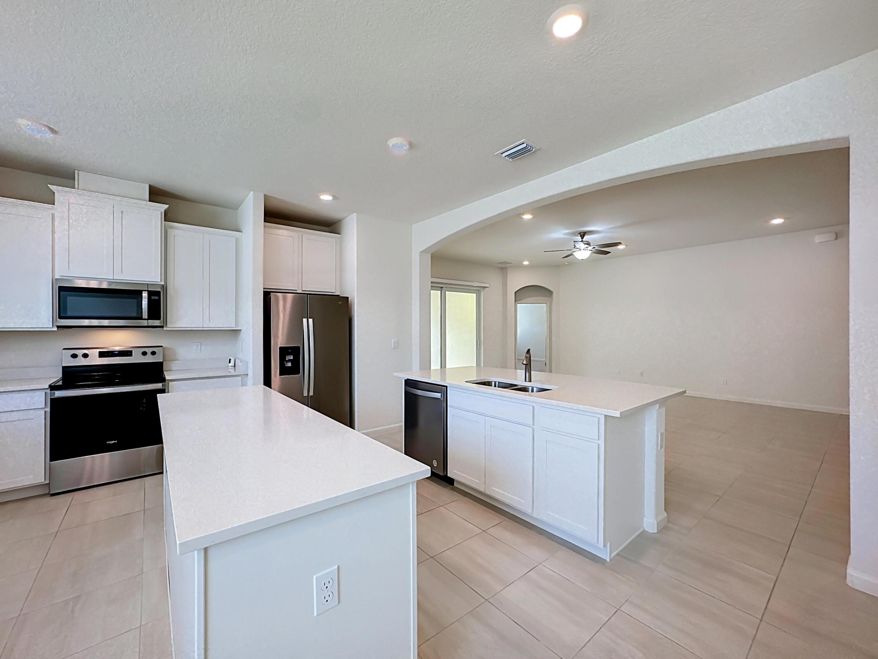 111 52nd Square Property Photo 23