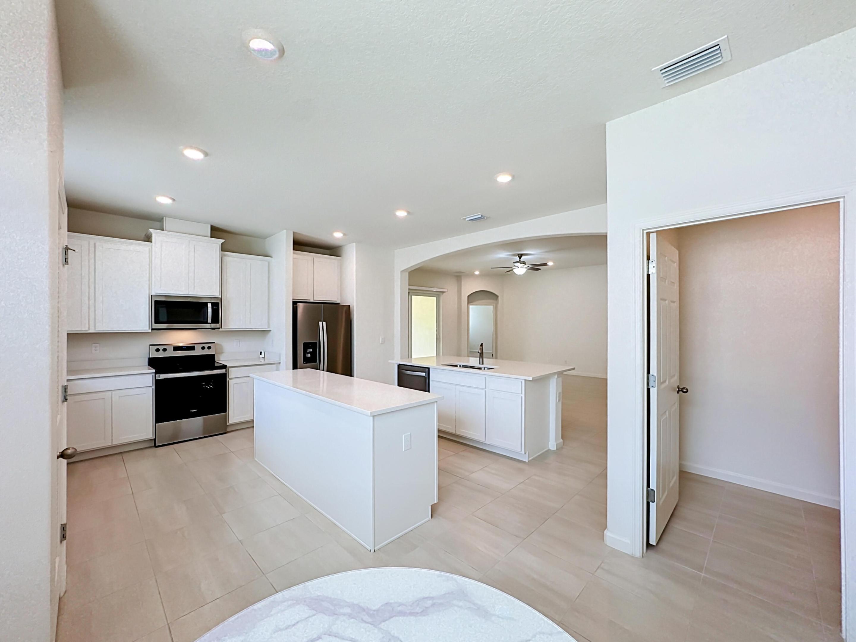 111 52nd Square Property Photo 27