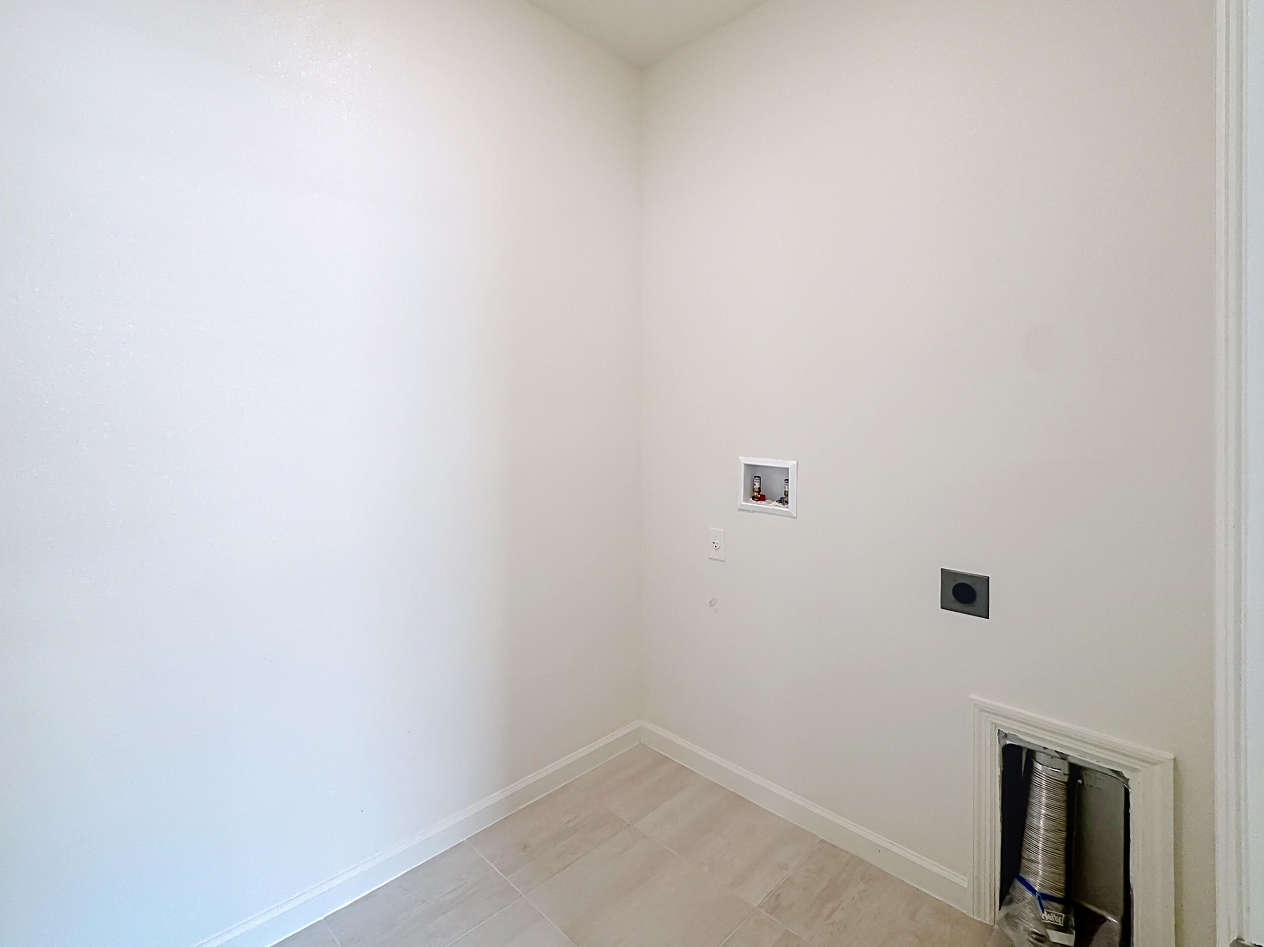 111 52nd Square Property Photo 31
