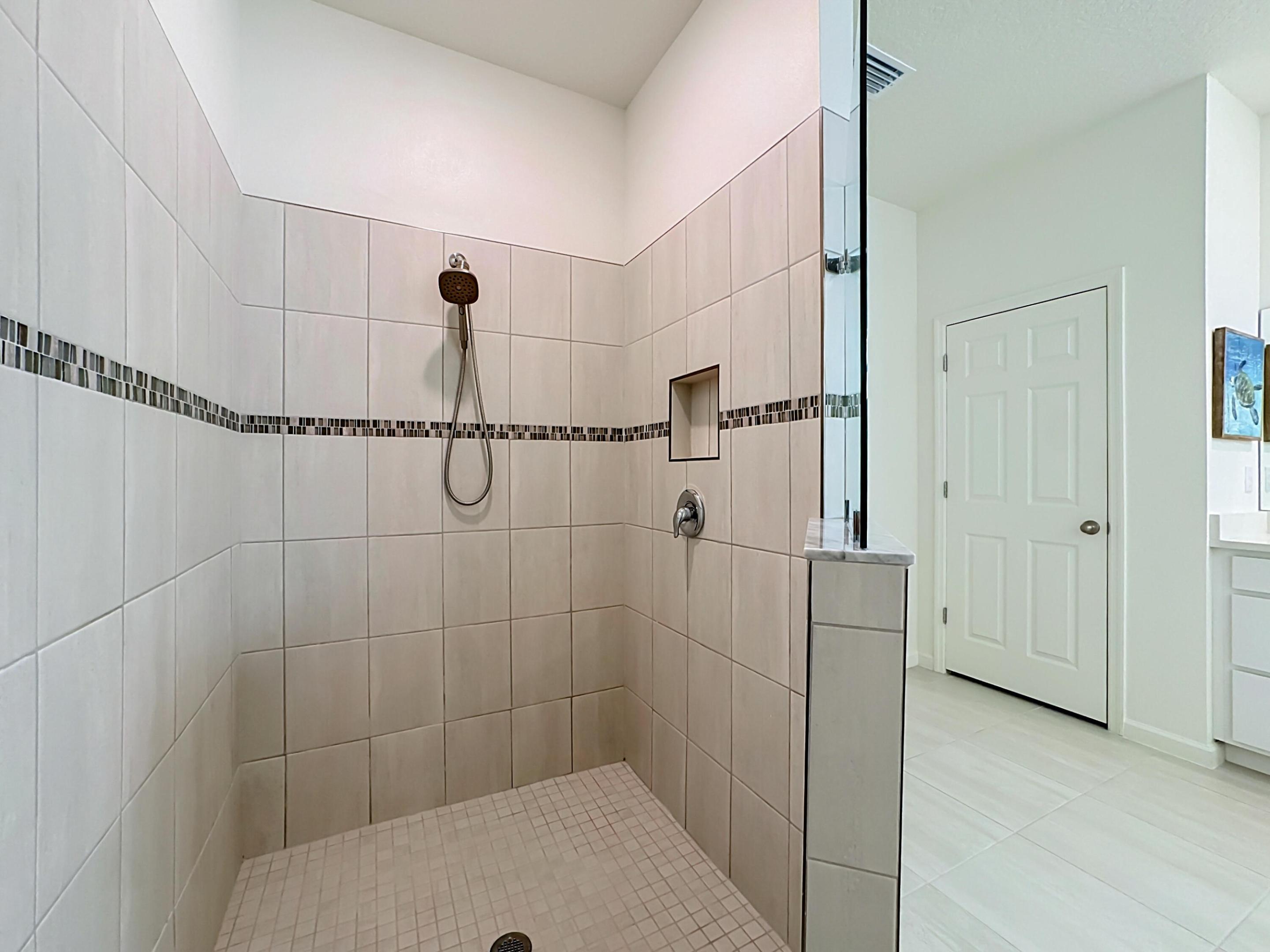 111 52nd Square Property Photo 48