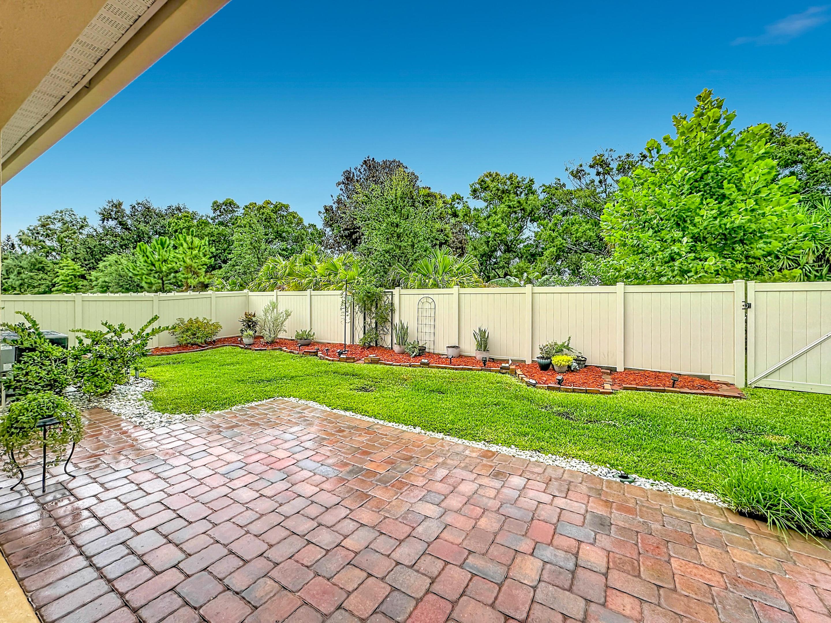 111 52nd Square Property Photo 53