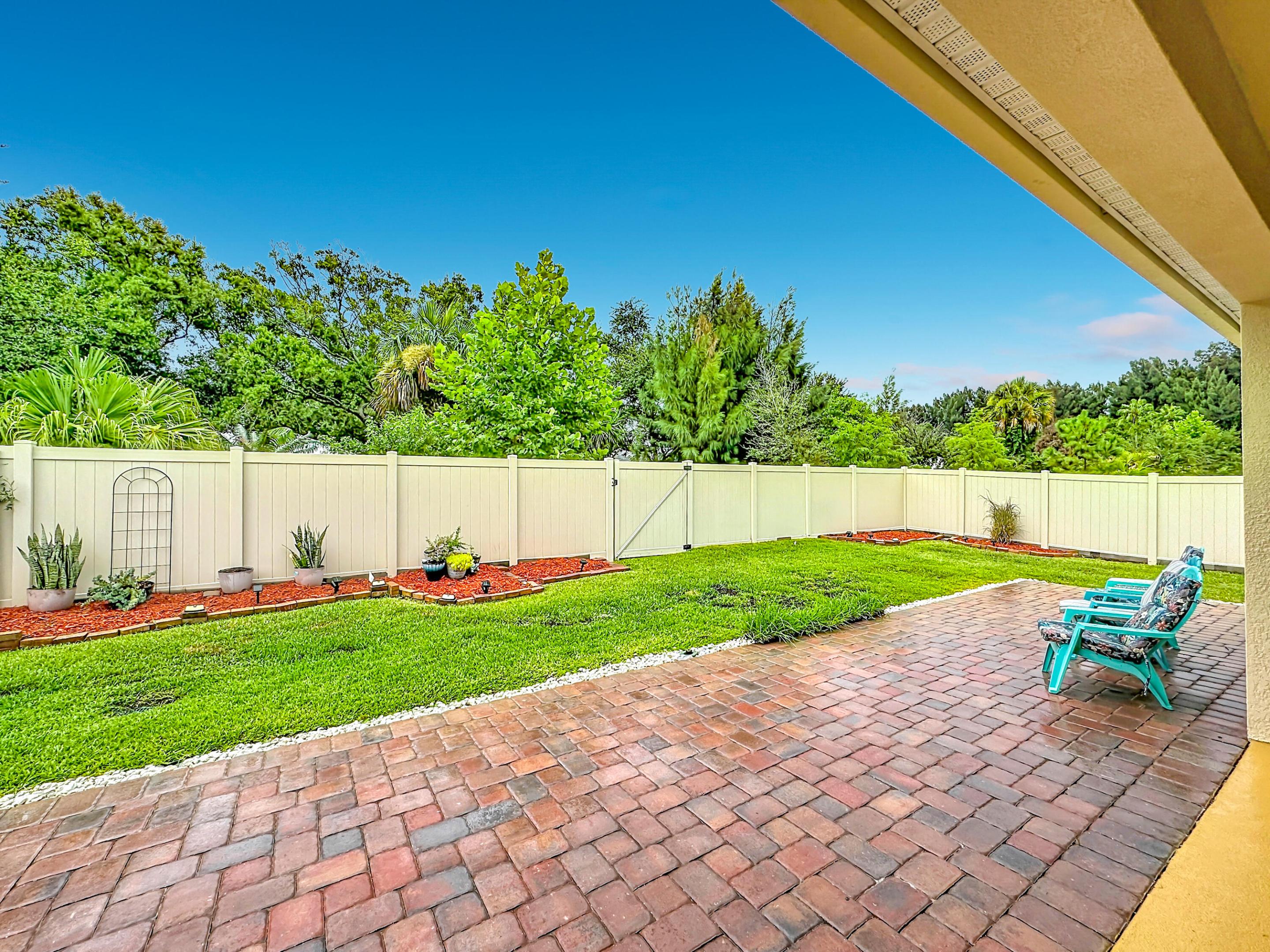 111 52nd Square Property Photo 54