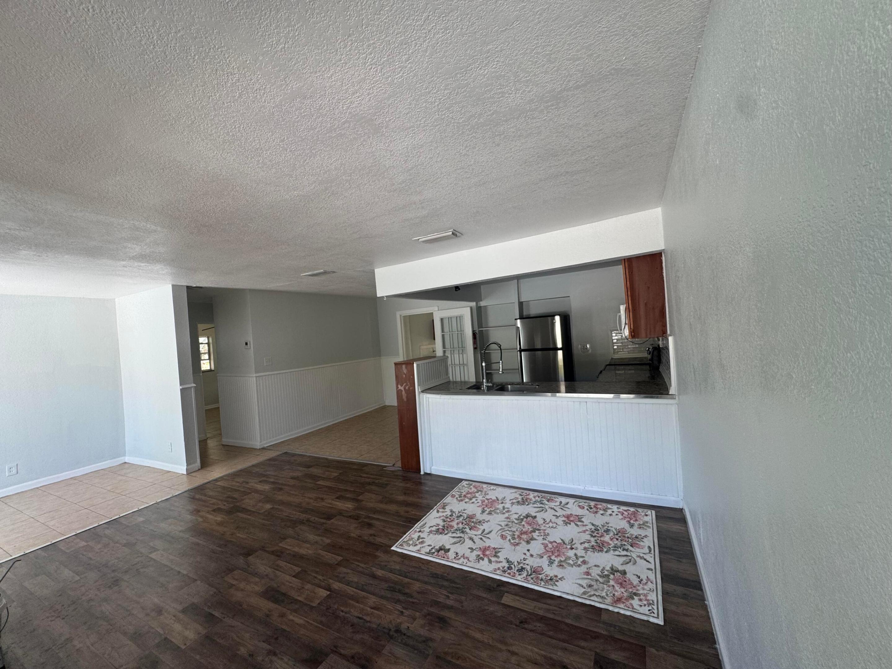 6101 Ne 4th Avenue Property Photo 2