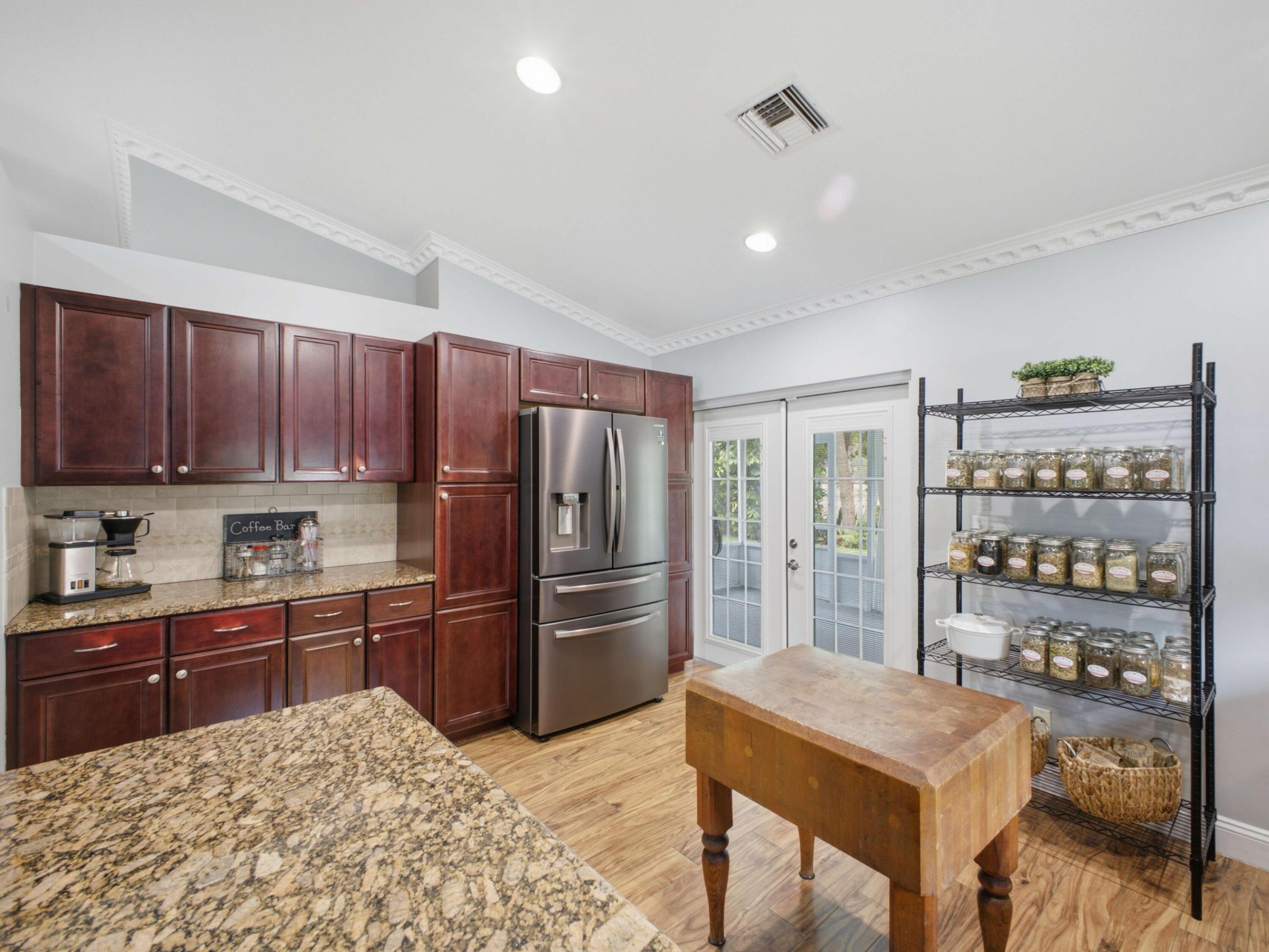 5418 Club Circle Property Photo 9