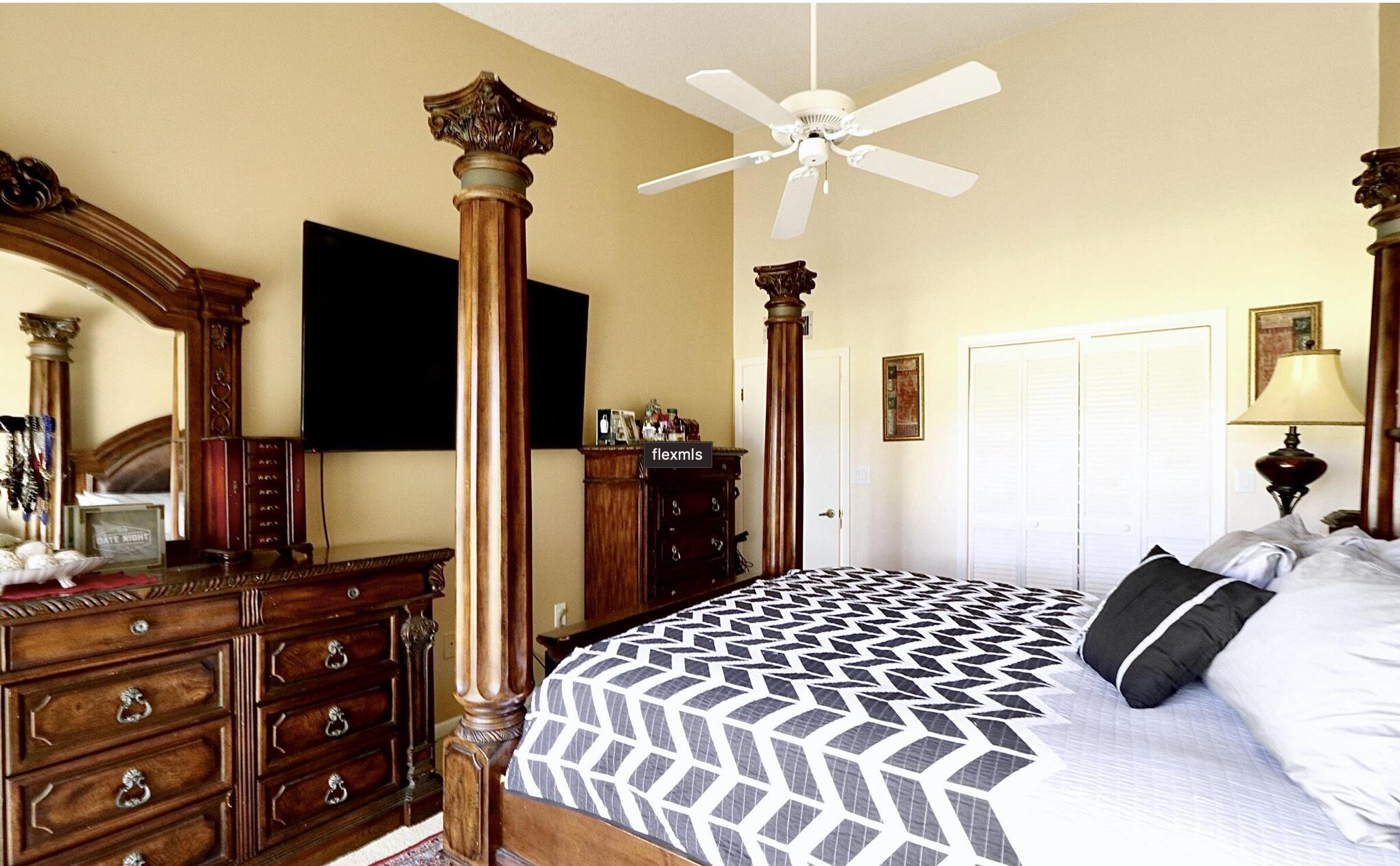 9460 Meadowood Drive 202 Property Photo 6