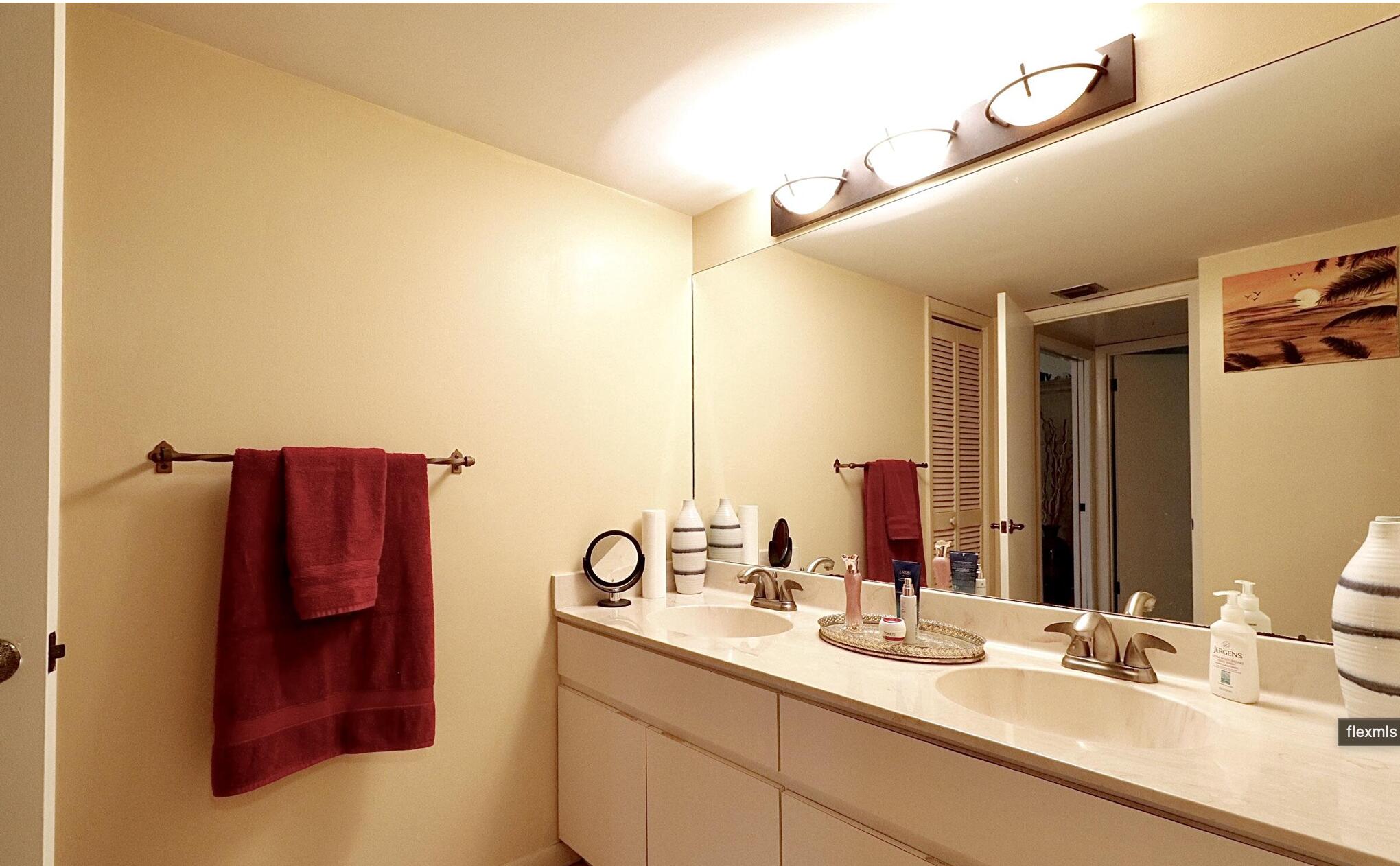 9460 Meadowood Drive 202 Property Photo 7