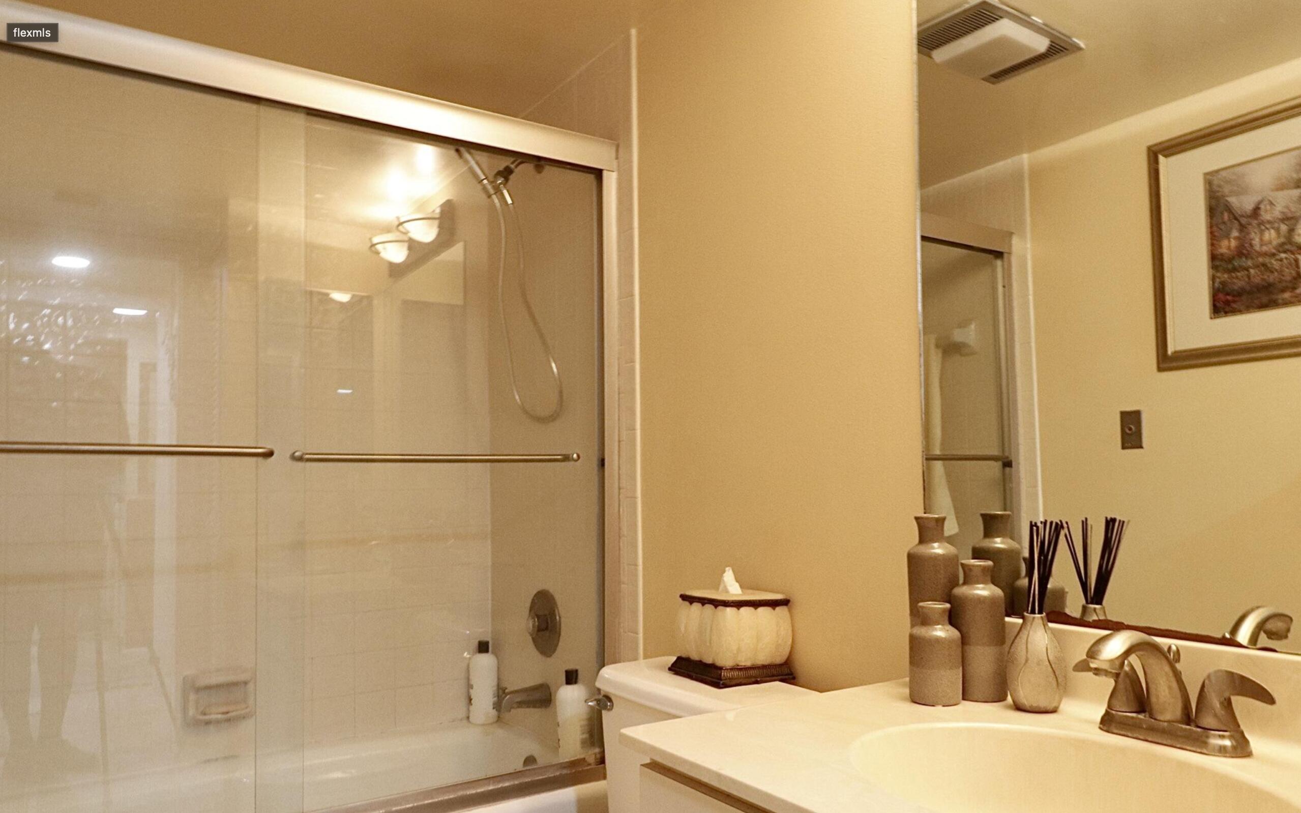 9460 Meadowood Drive 202 Property Photo 9
