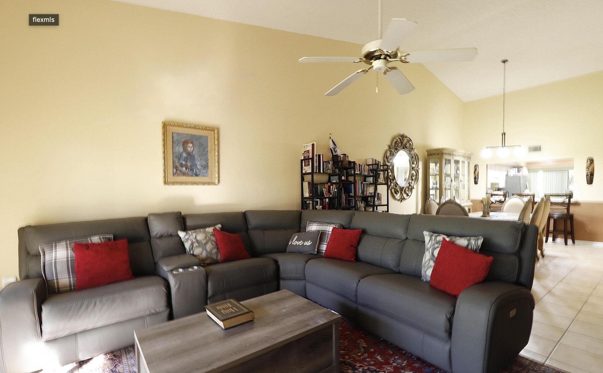 9460 Meadowood Drive 202 Property Photo 10