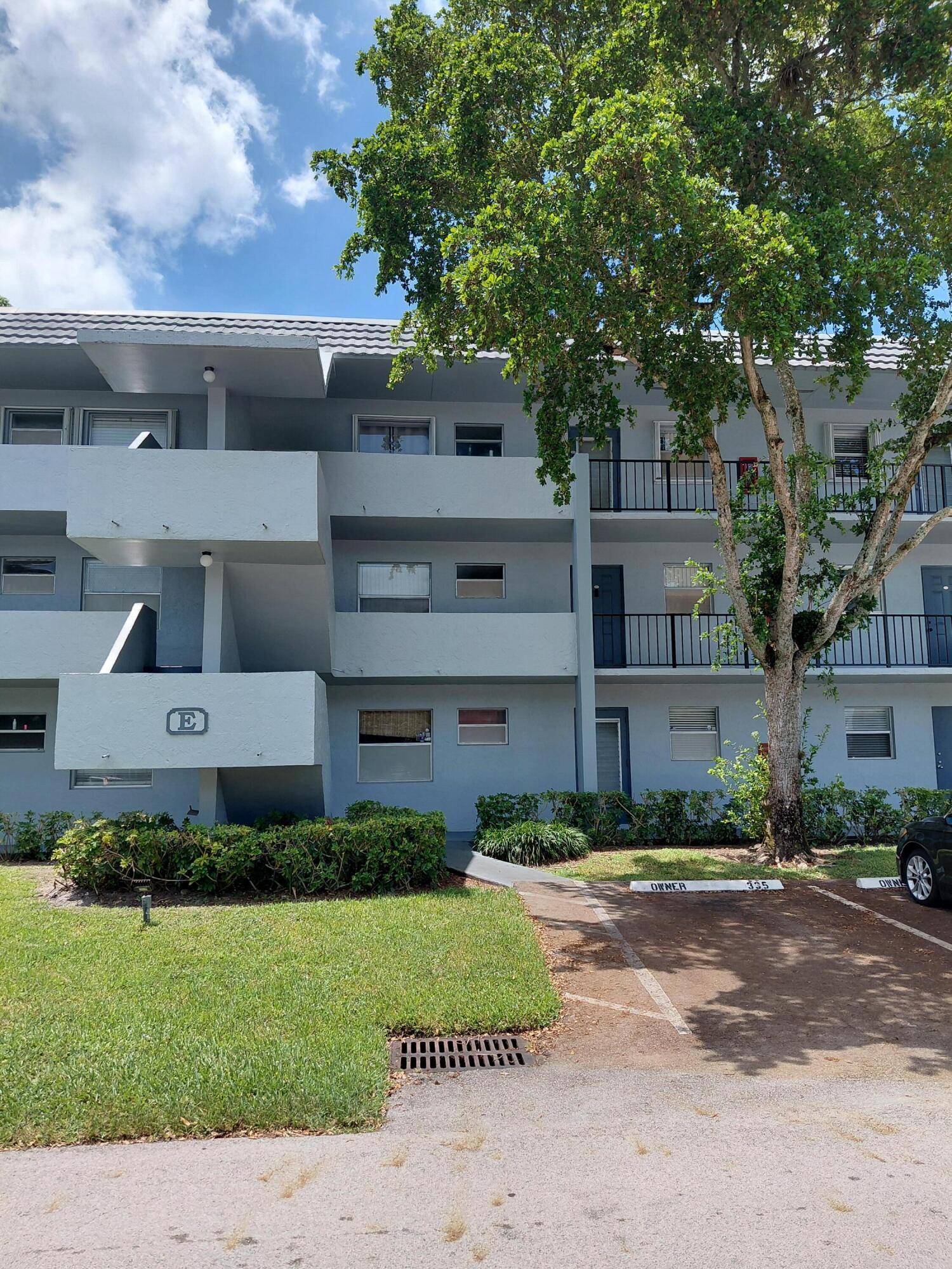 8350 Sands Point Boulevard 102e Property Photo 1
