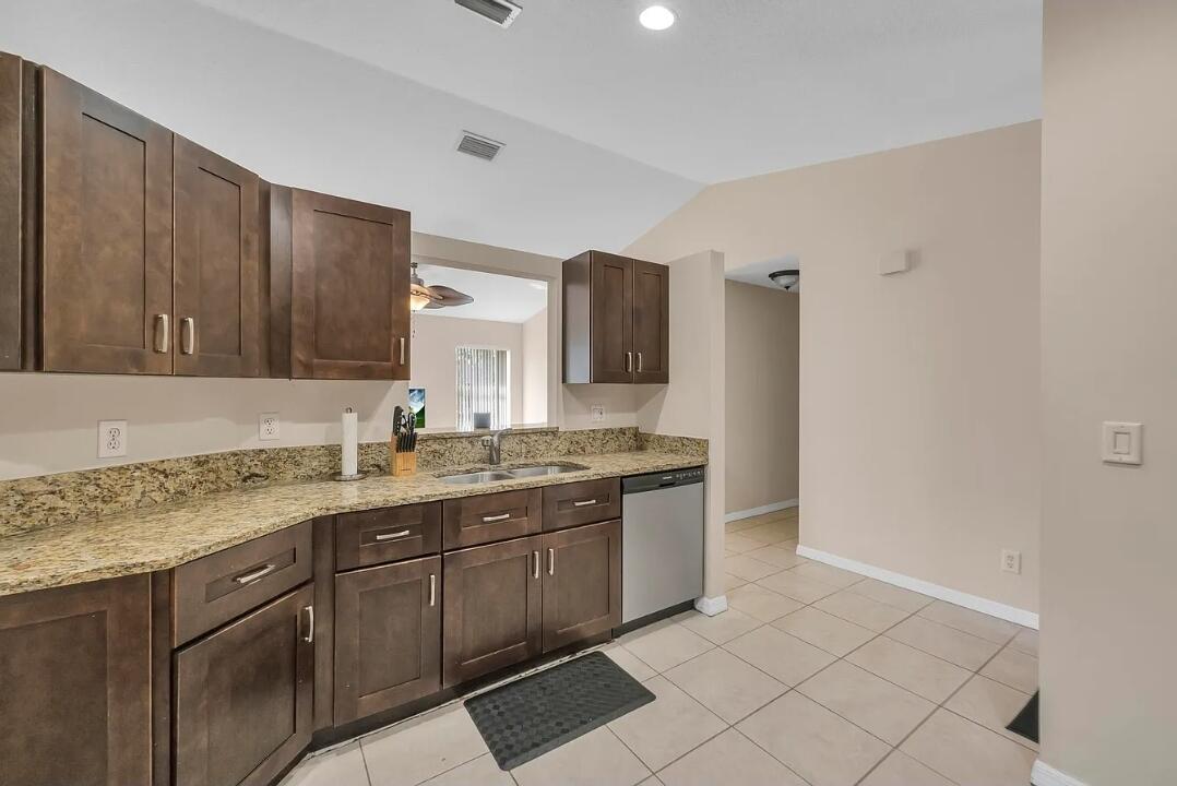 2537 Sw Deckard Street Property Photo 5