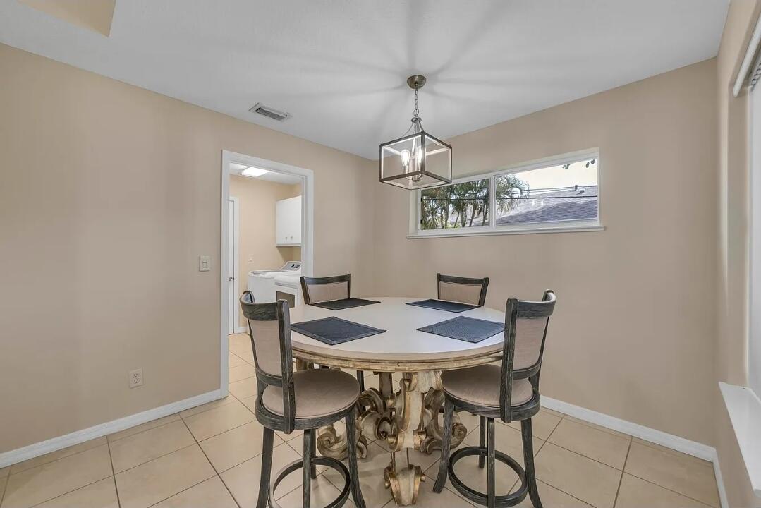 2537 Sw Deckard Street Property Photo 6