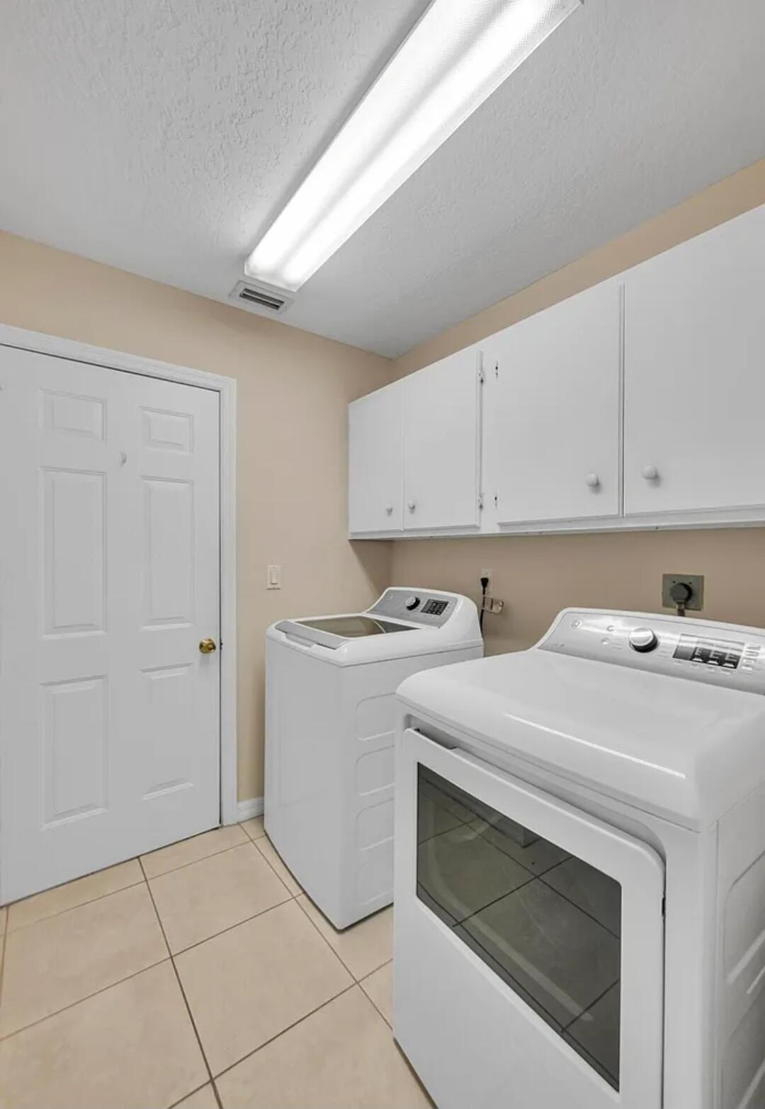 2537 Sw Deckard Street Property Photo 7