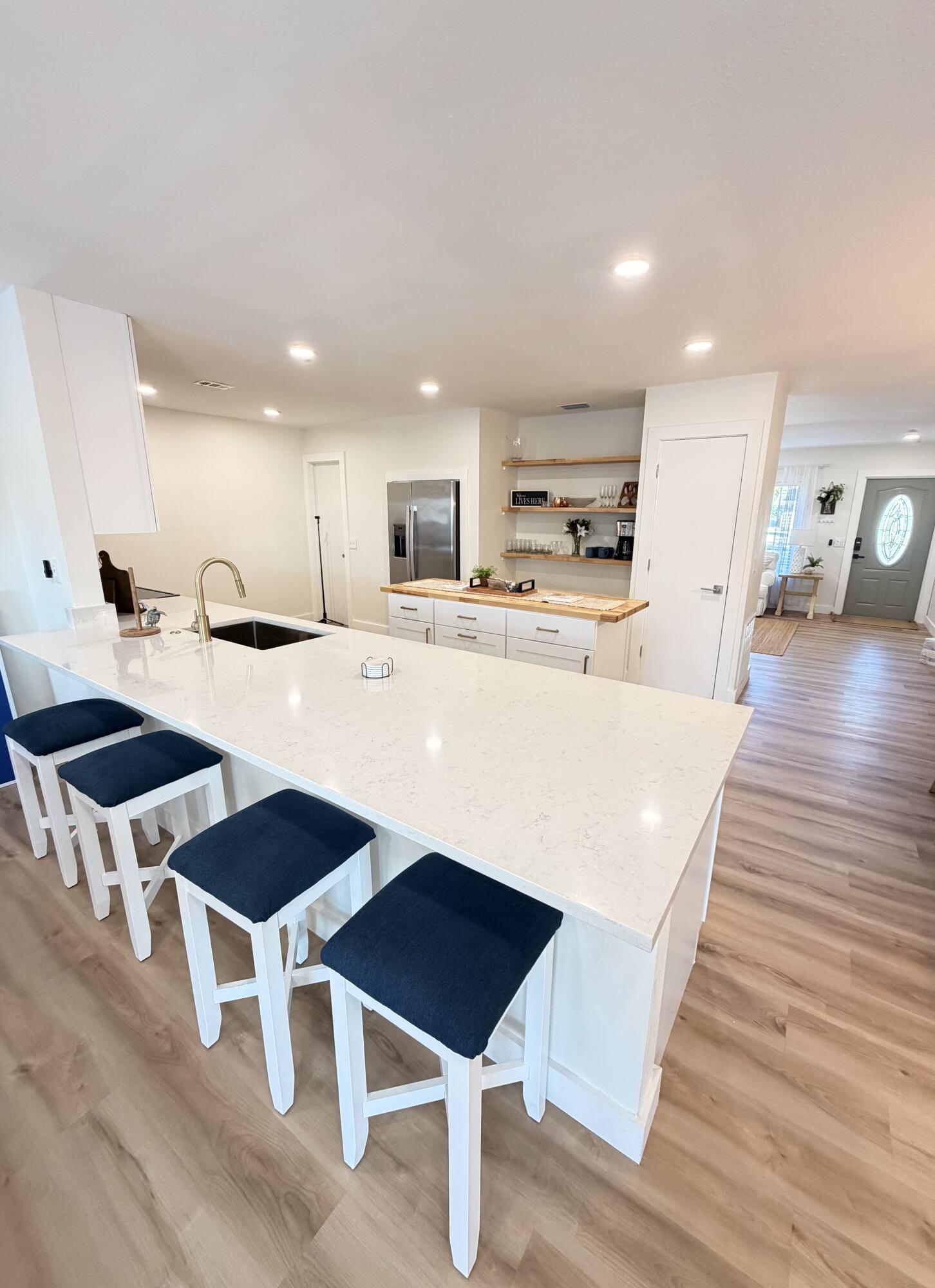 948 Canal Circle Property Photo 3