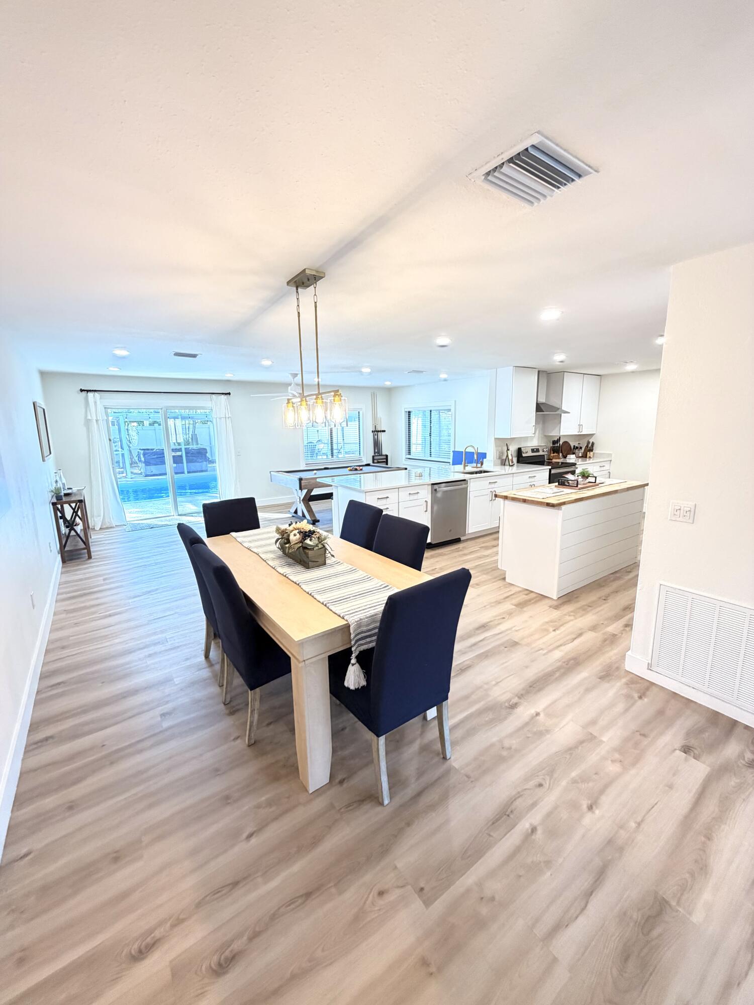 948 Canal Circle Property Photo 10