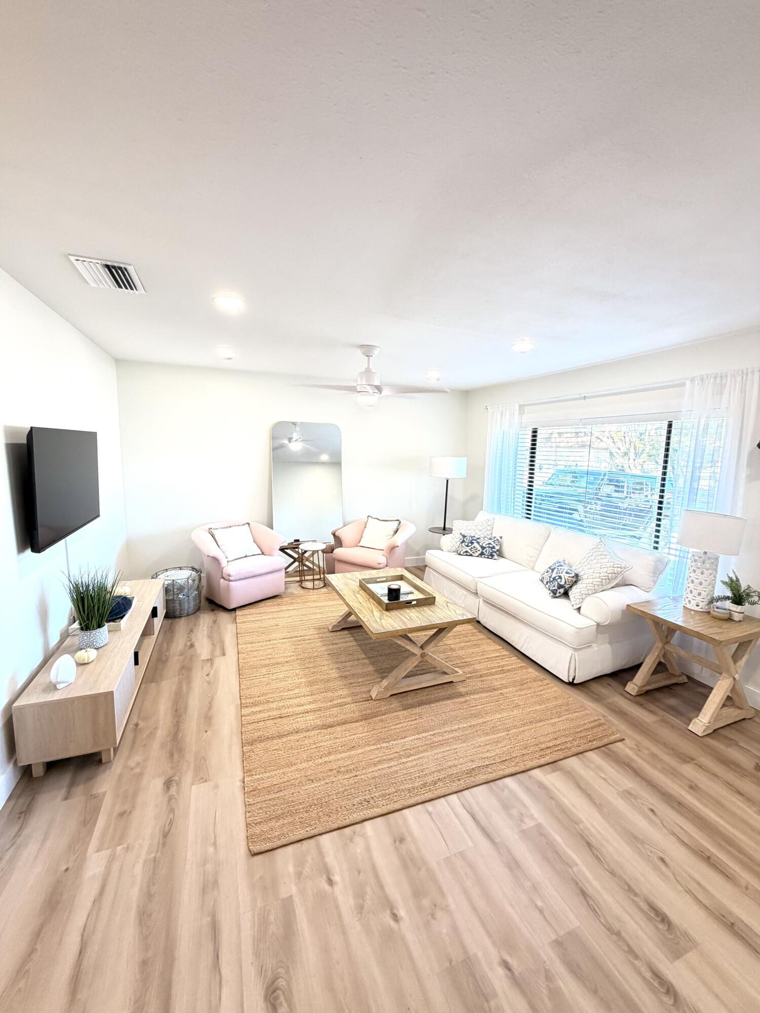 948 Canal Circle Property Photo 11