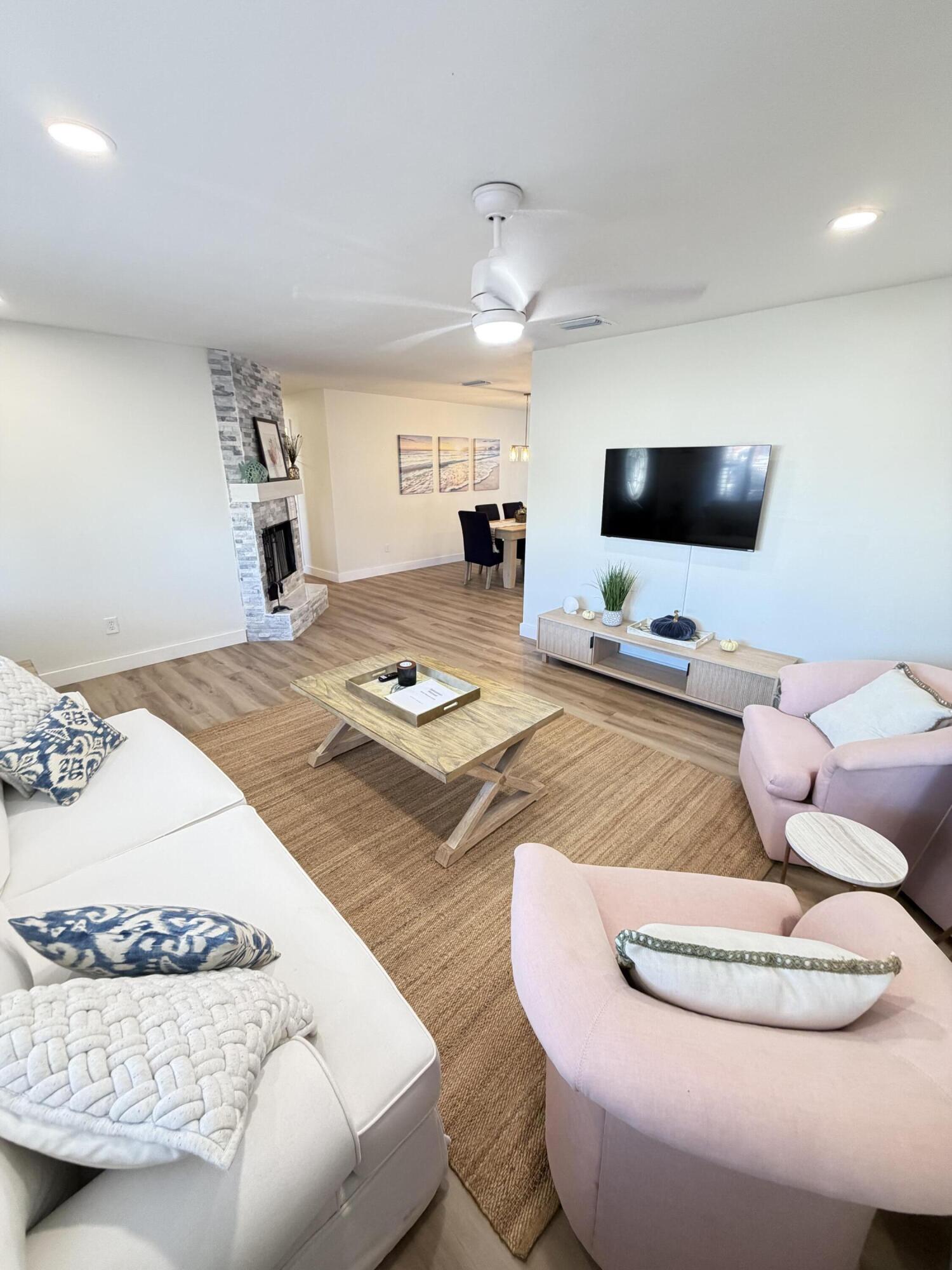 948 Canal Circle Property Photo 12