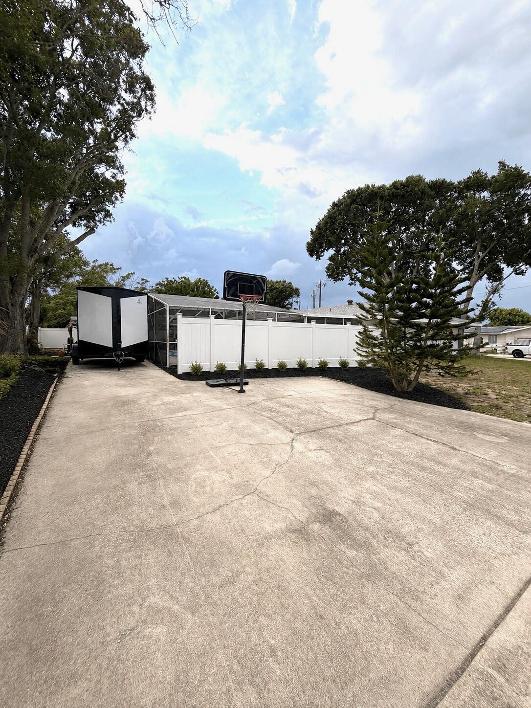 948 Canal Circle Property Photo 31