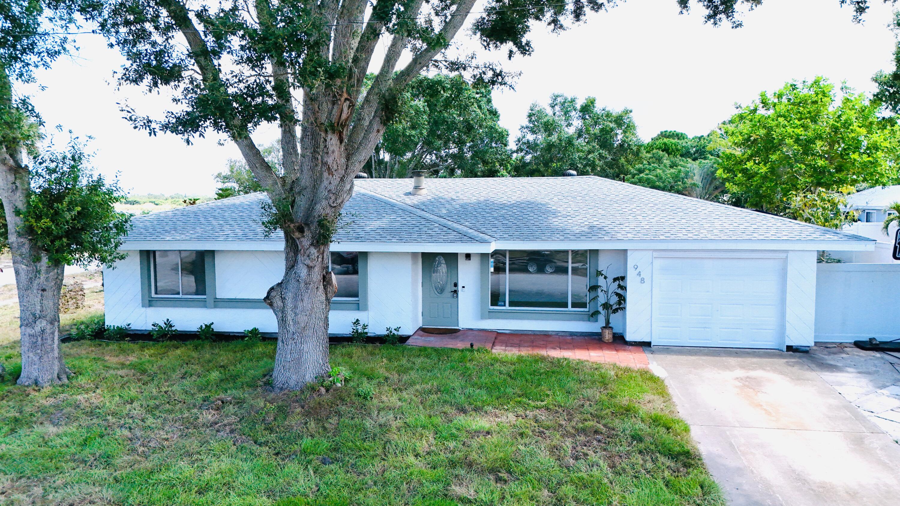 948 Canal Circle Property Photo 32