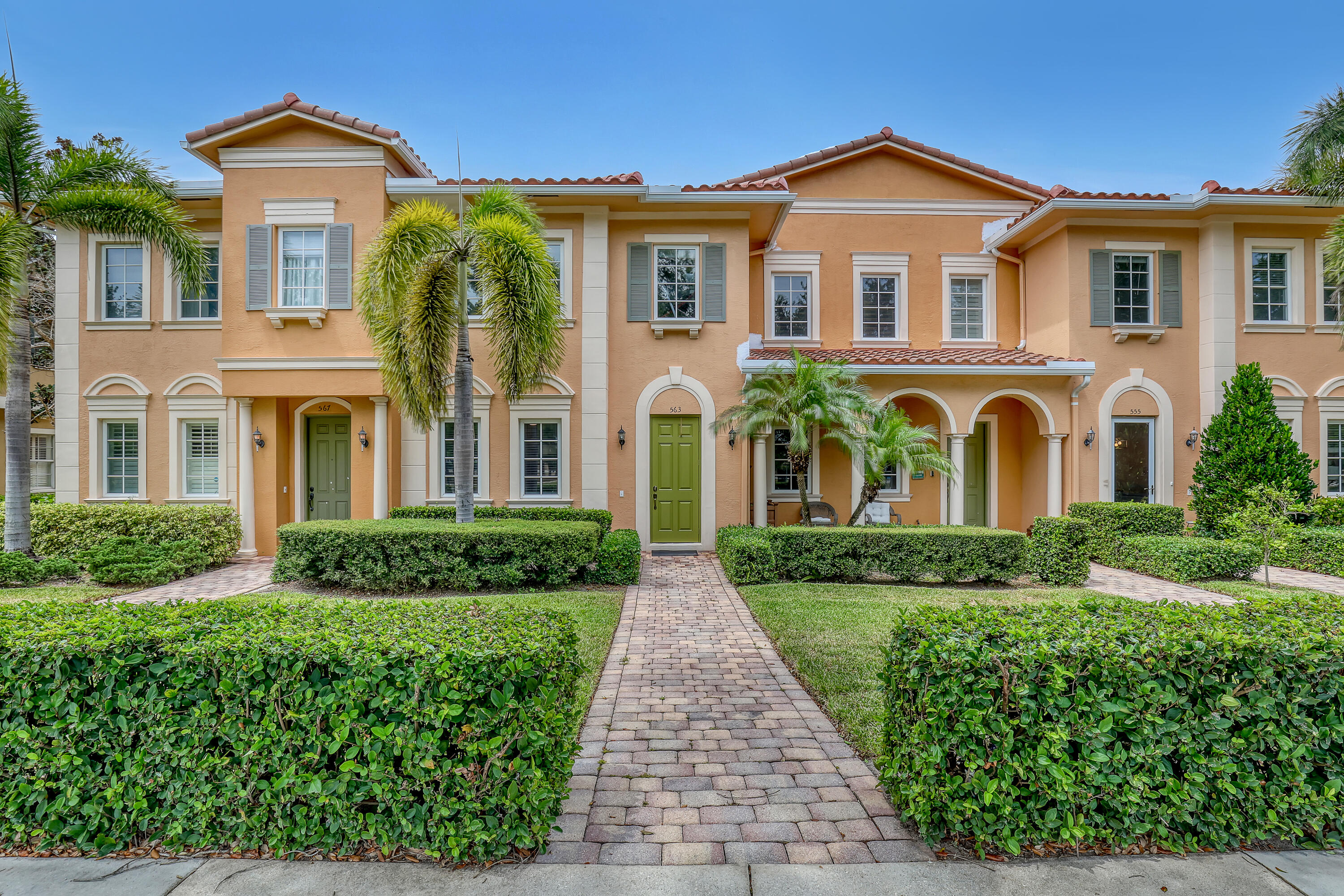563 DAKOTA Drive